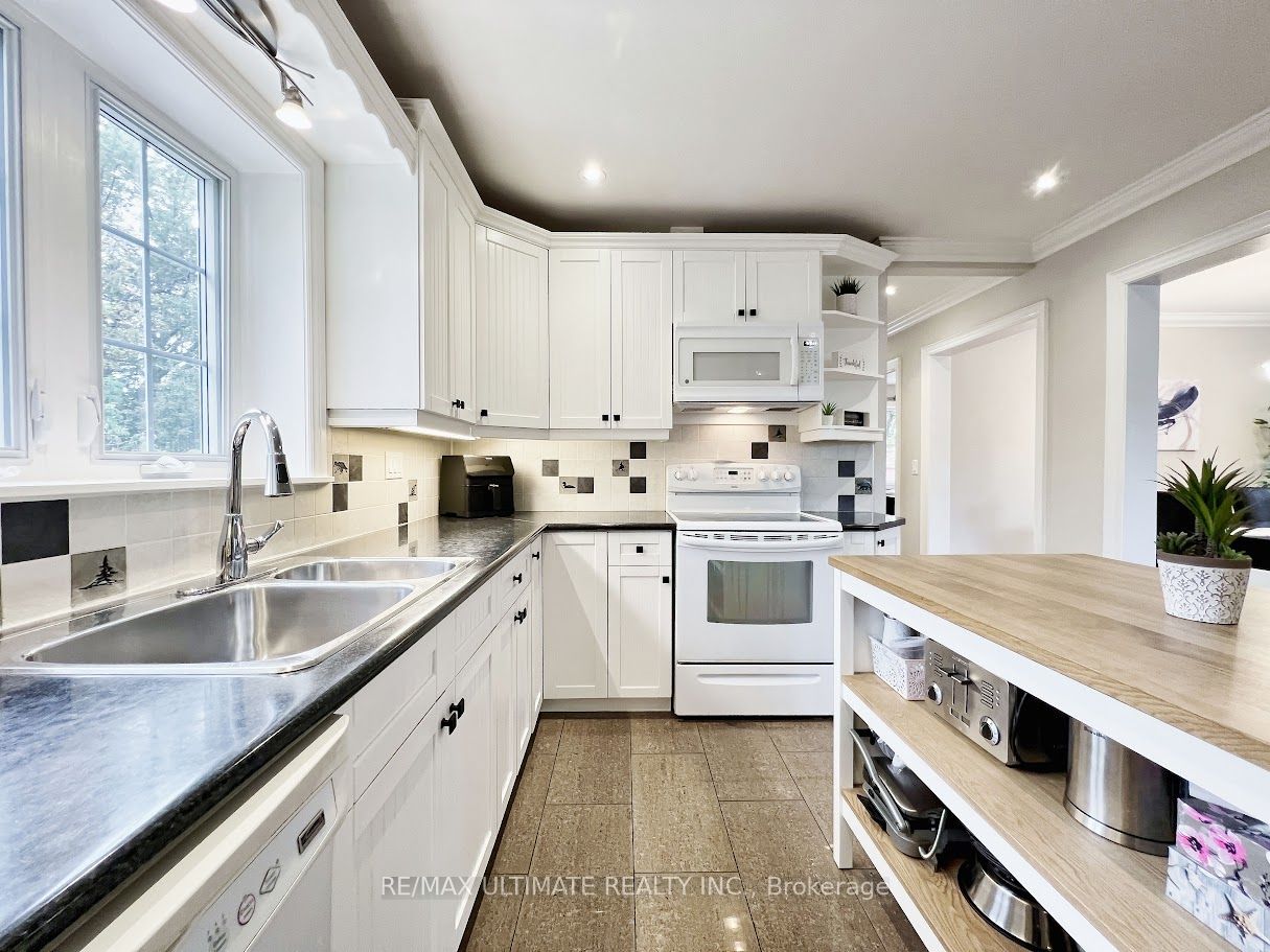 52 Lockerbie Ave