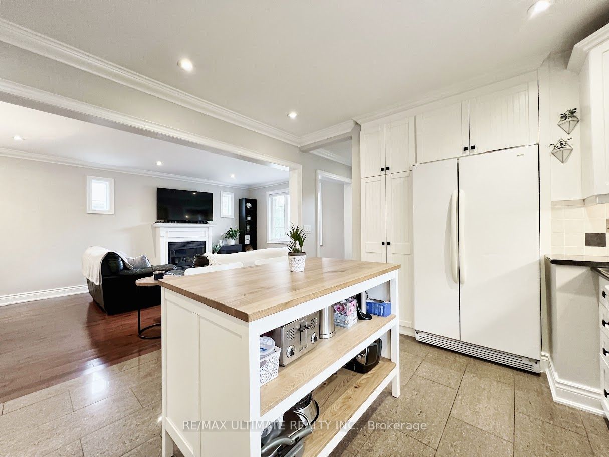 52 Lockerbie Ave