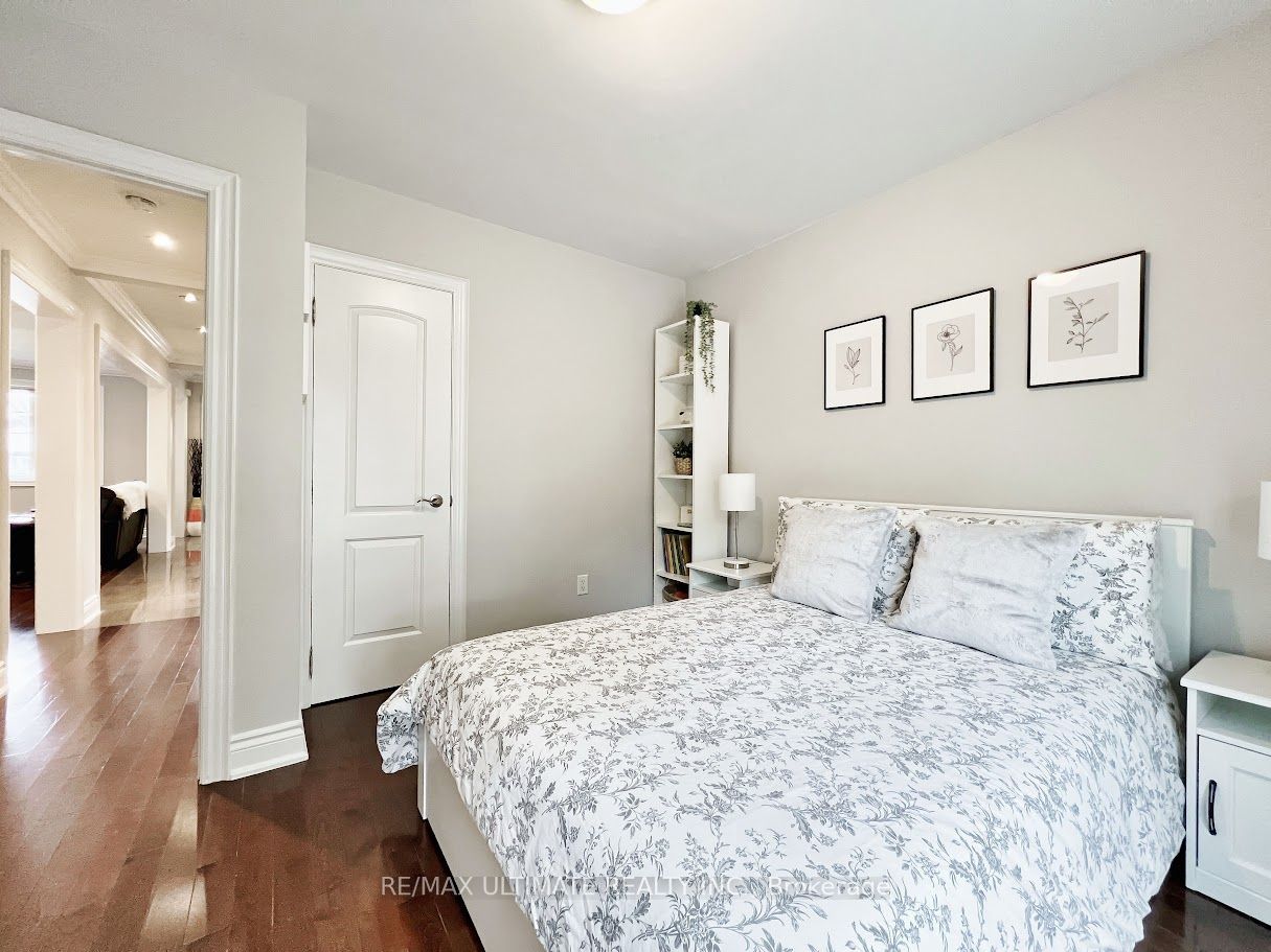 52 Lockerbie Ave