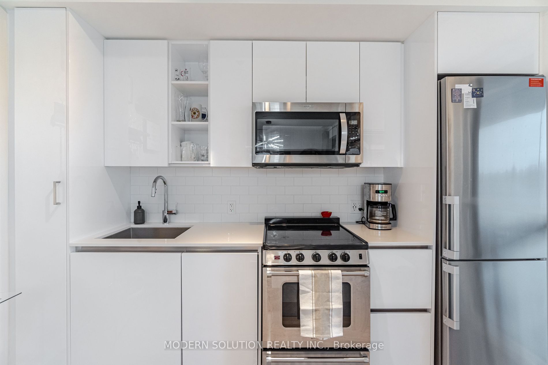 251 Manitoba St, #325