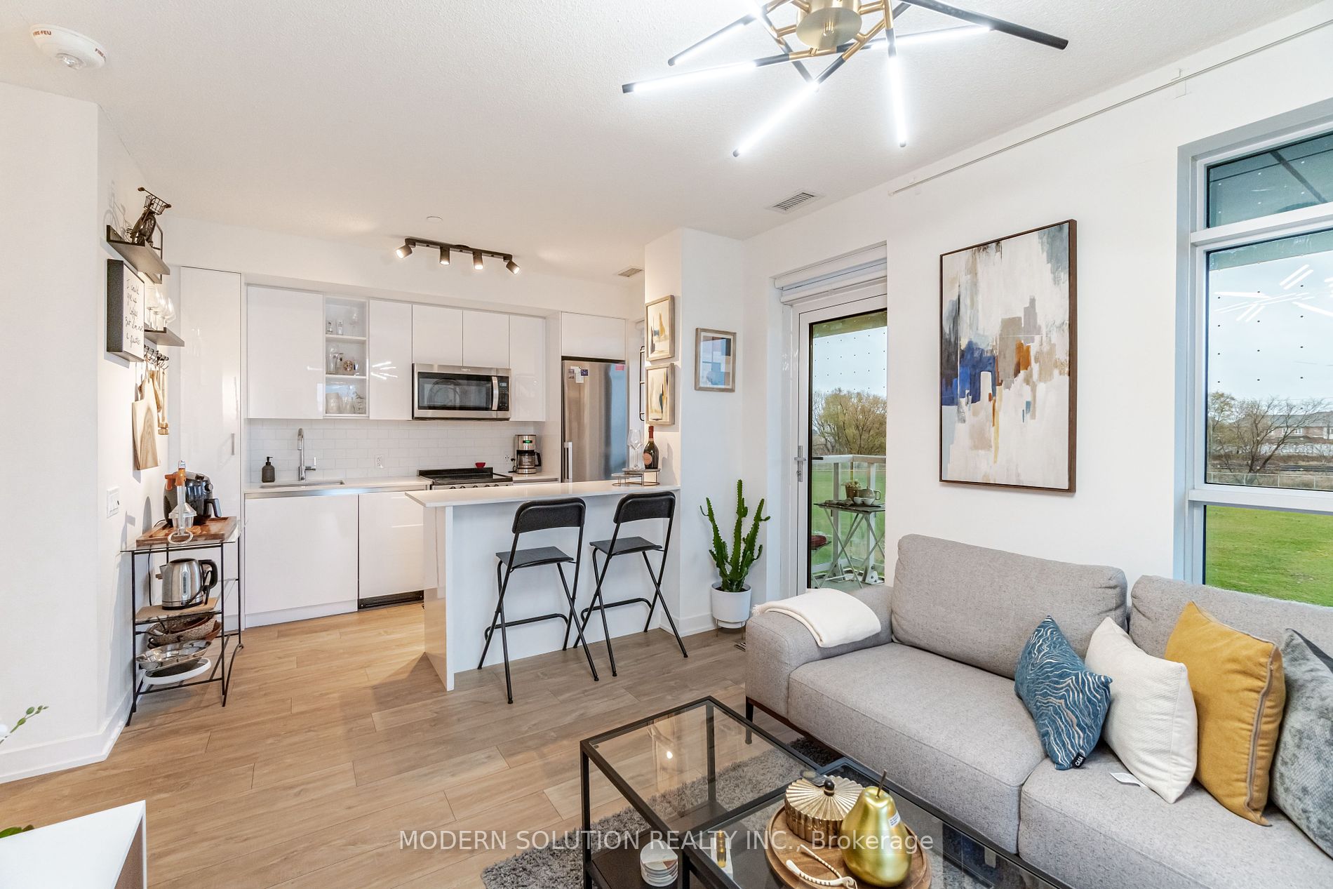 251 Manitoba St, #325