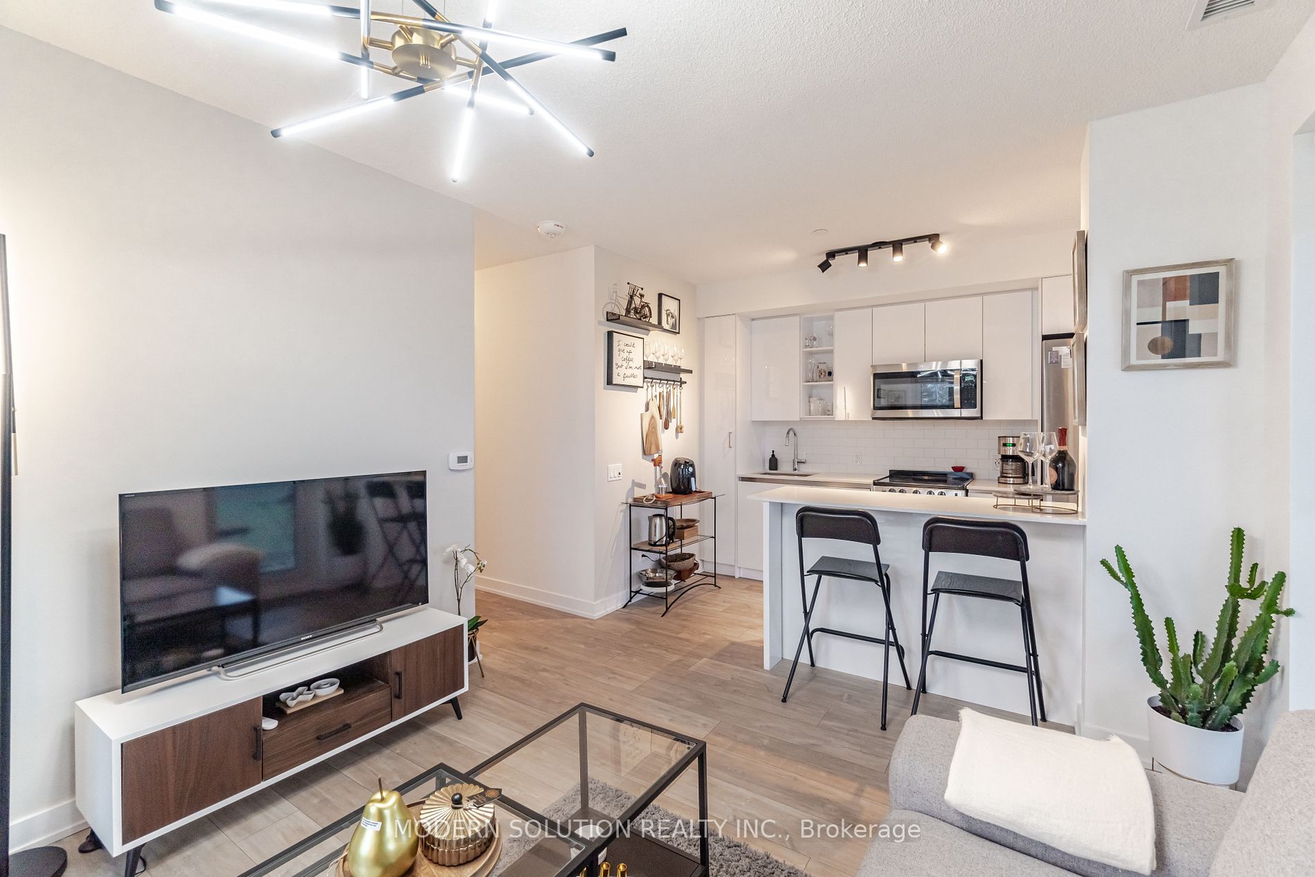251 Manitoba St, #325