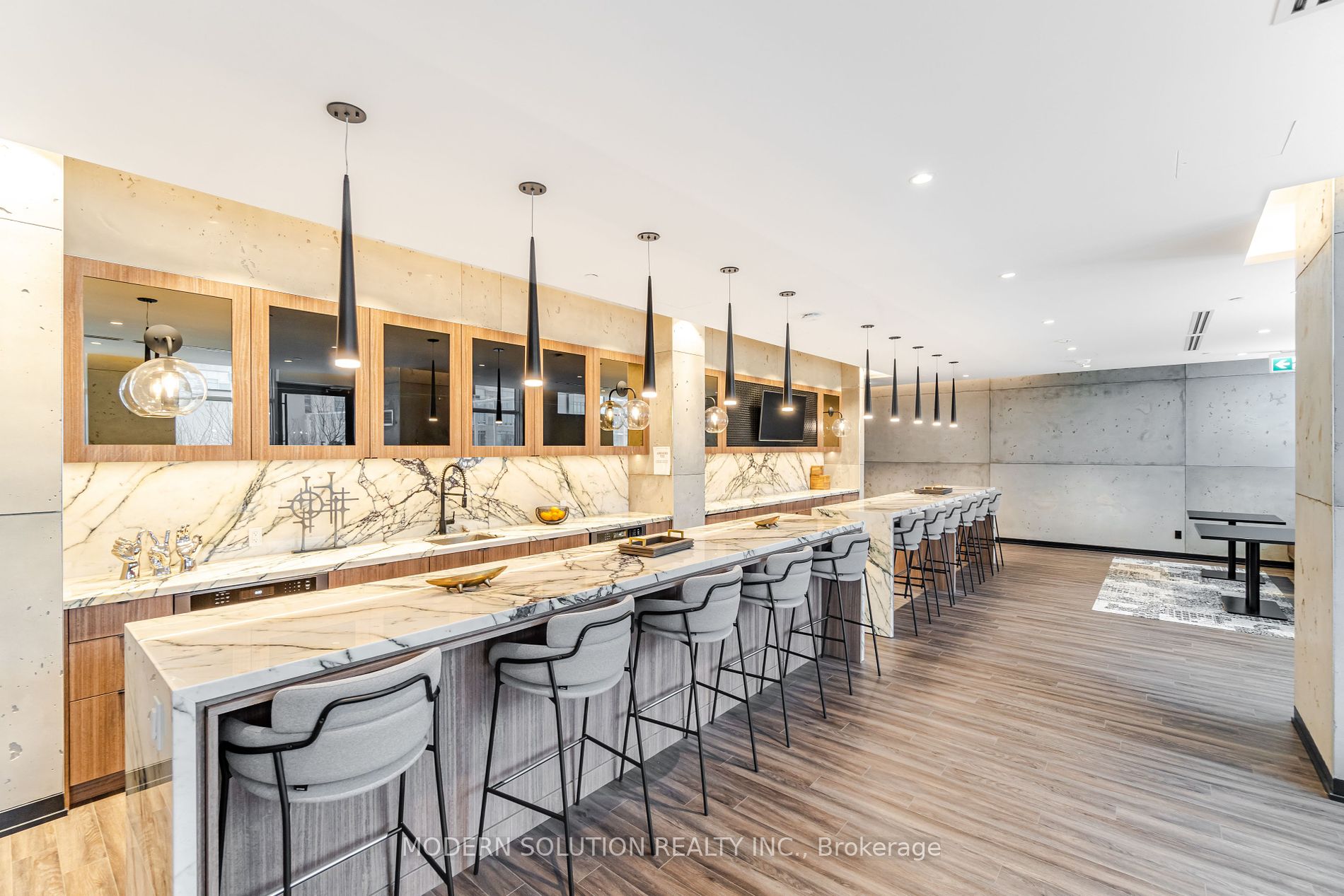 251 Manitoba St, #325