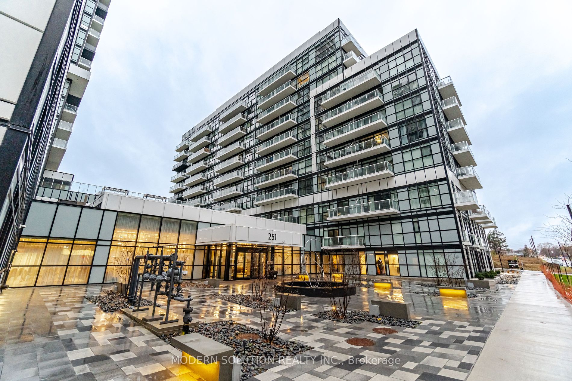 251 Manitoba St, #325