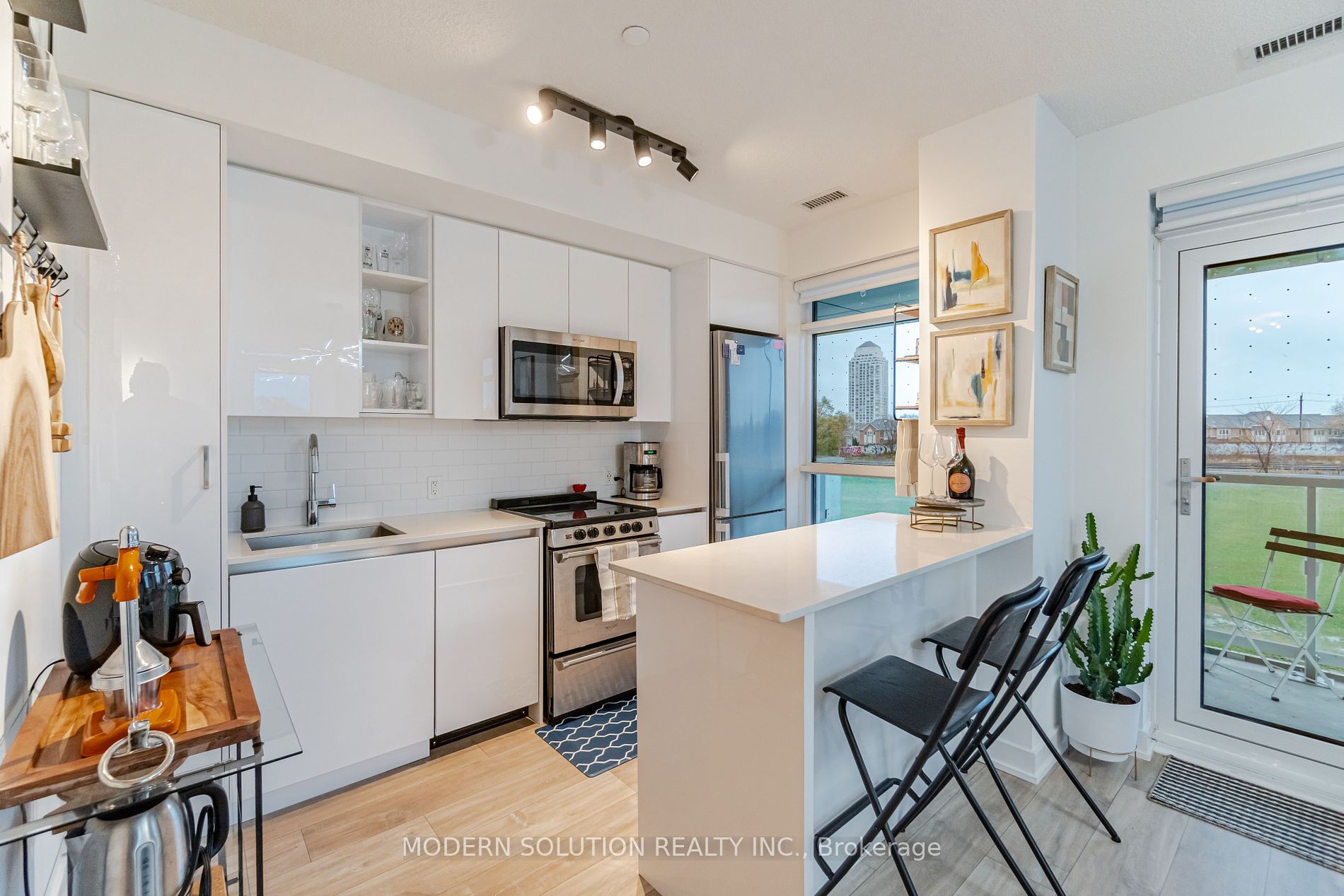 251 Manitoba St, #325