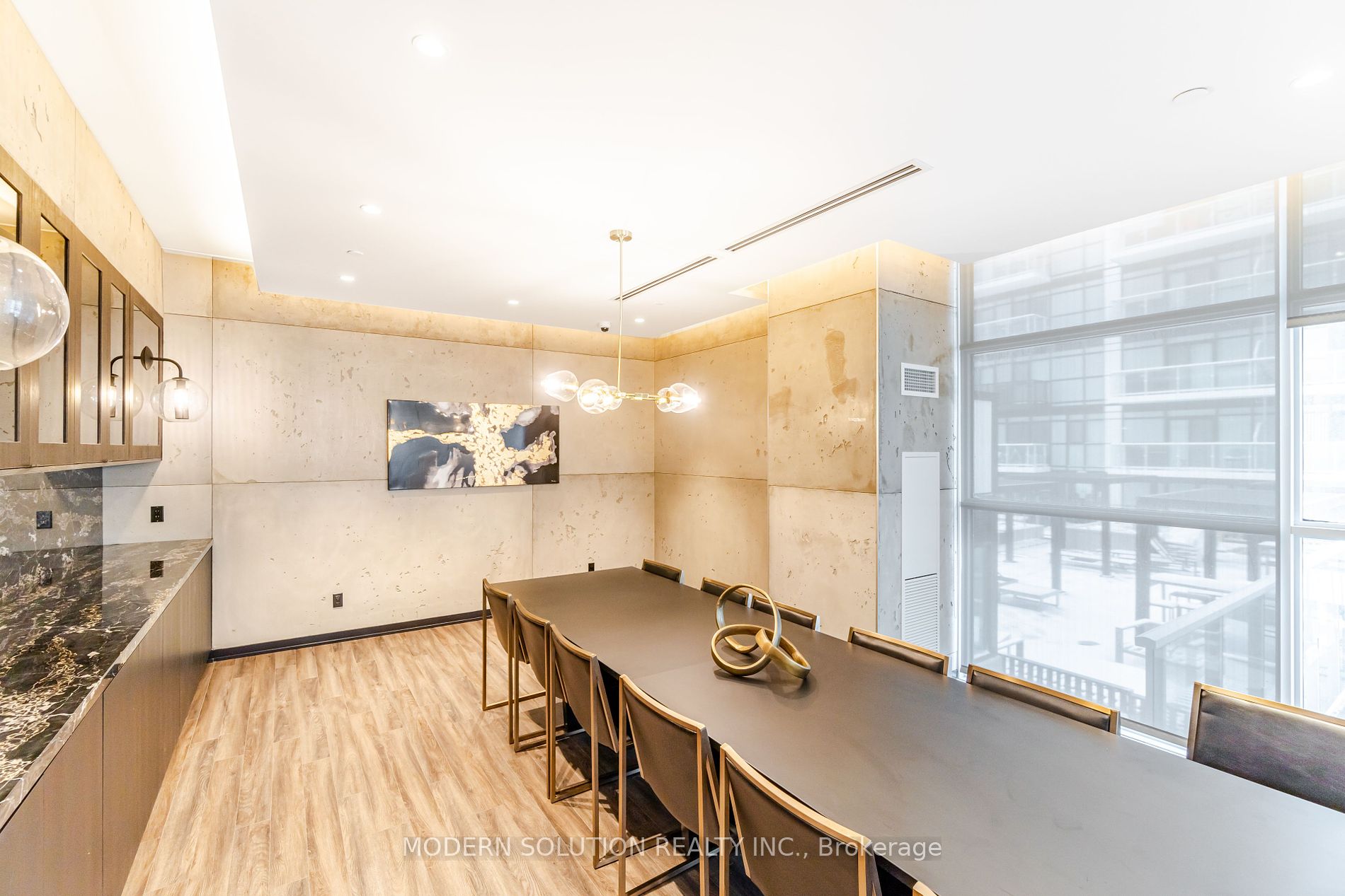 251 Manitoba St, #325