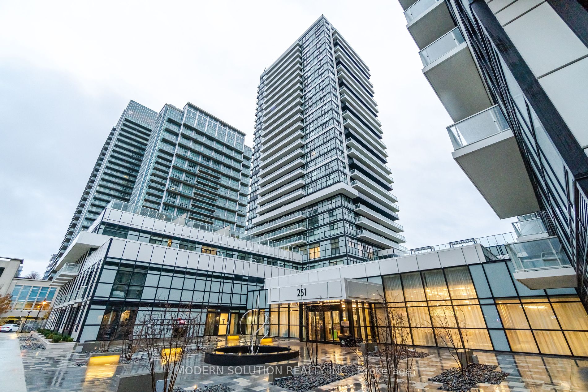 251 Manitoba St, #325