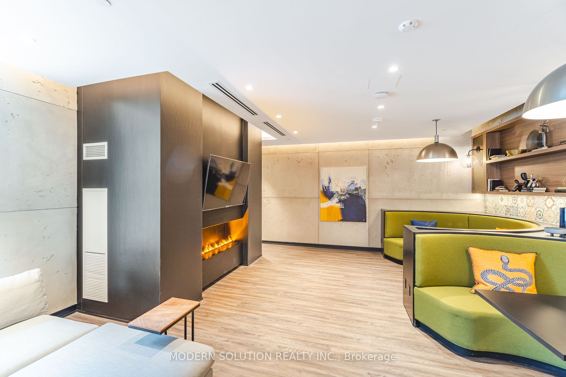 251 Manitoba St, #325