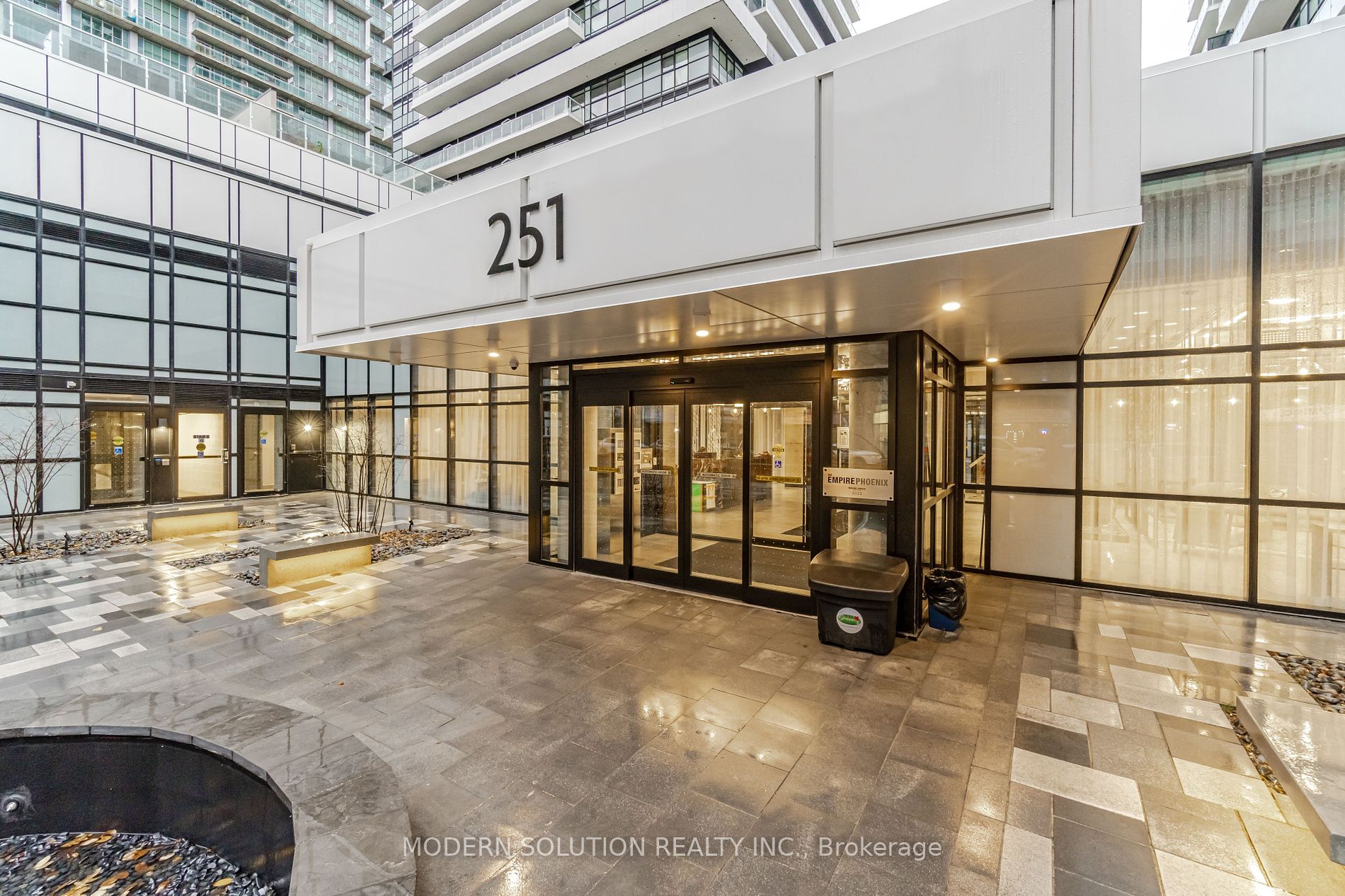 251 Manitoba St, #325
