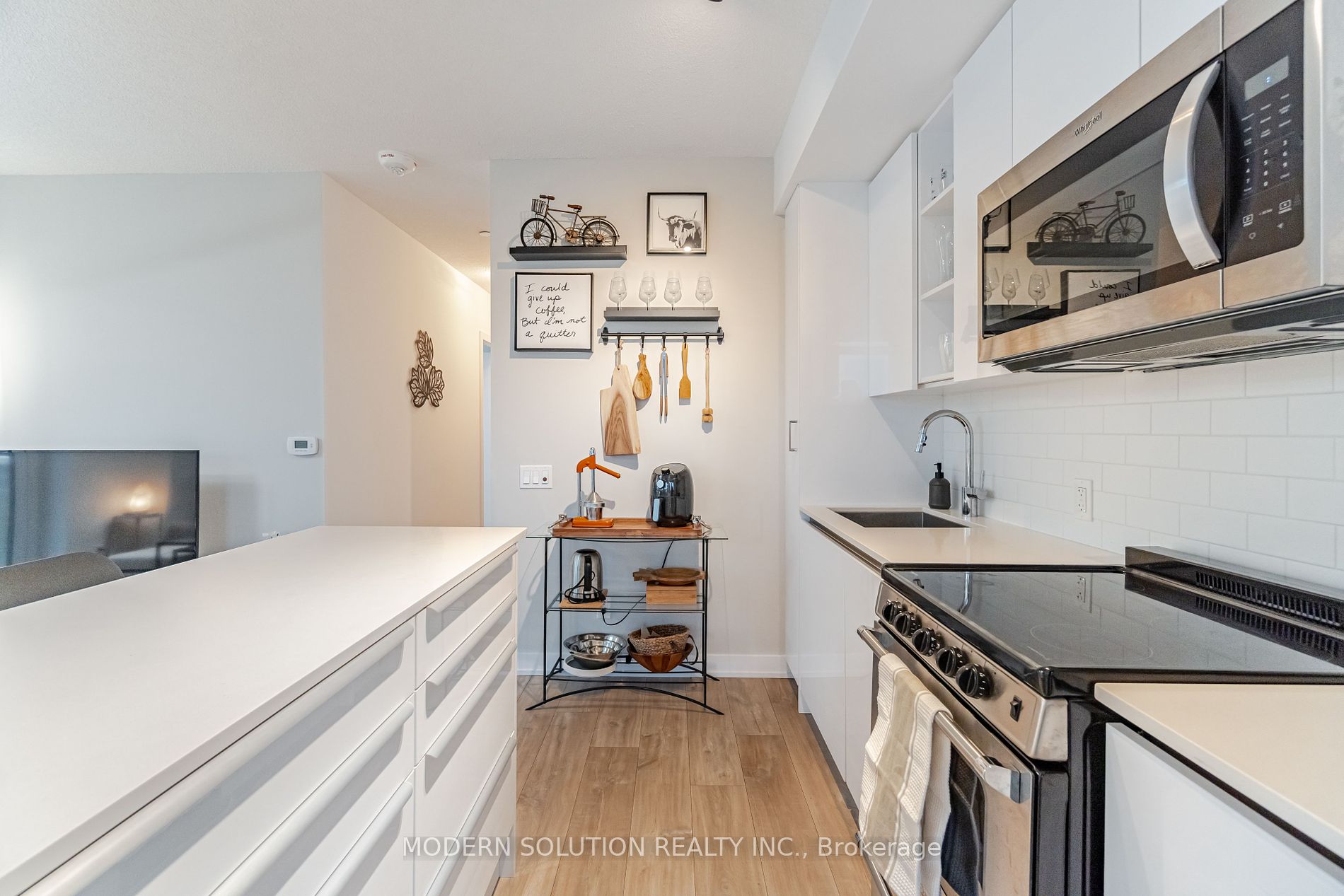 251 Manitoba St, #325