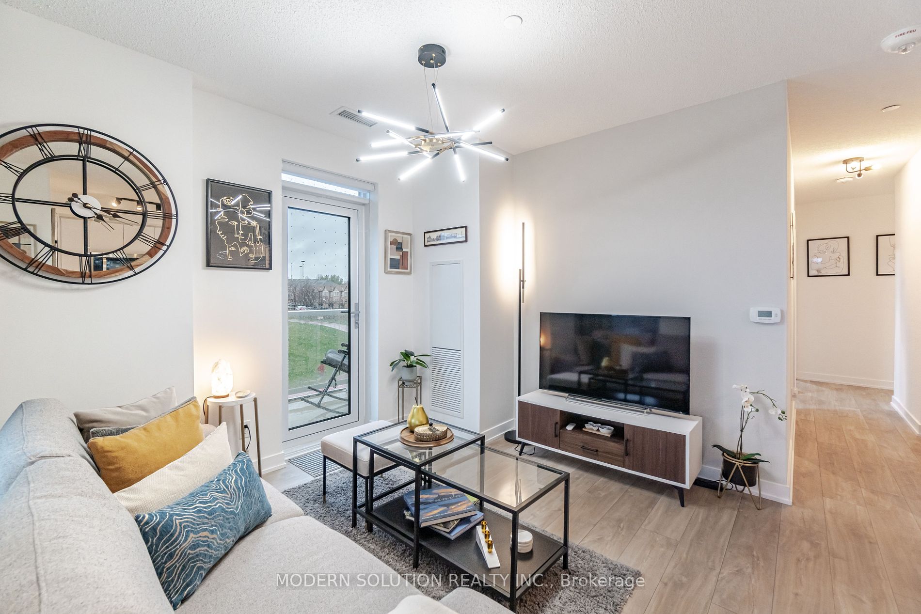 251 Manitoba St, #325