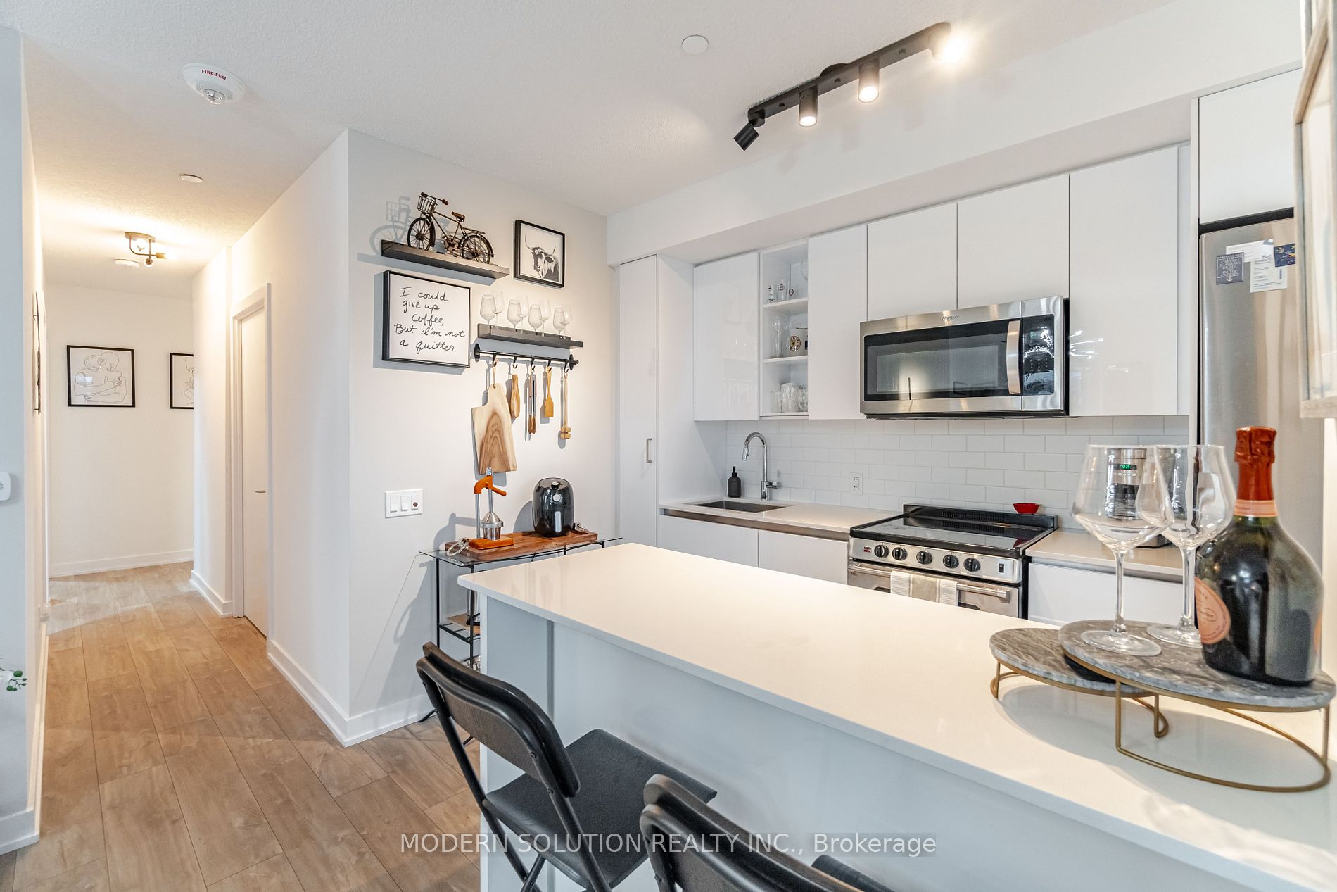 251 Manitoba St, #325