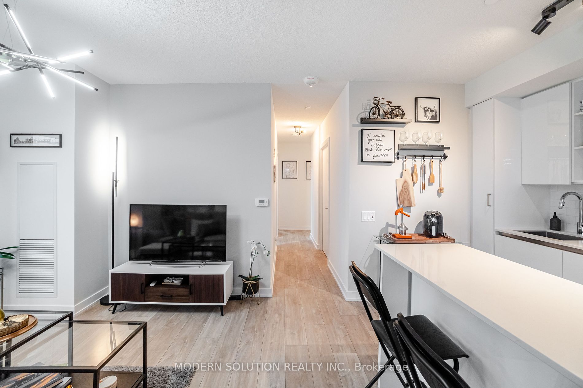 251 Manitoba St, #325