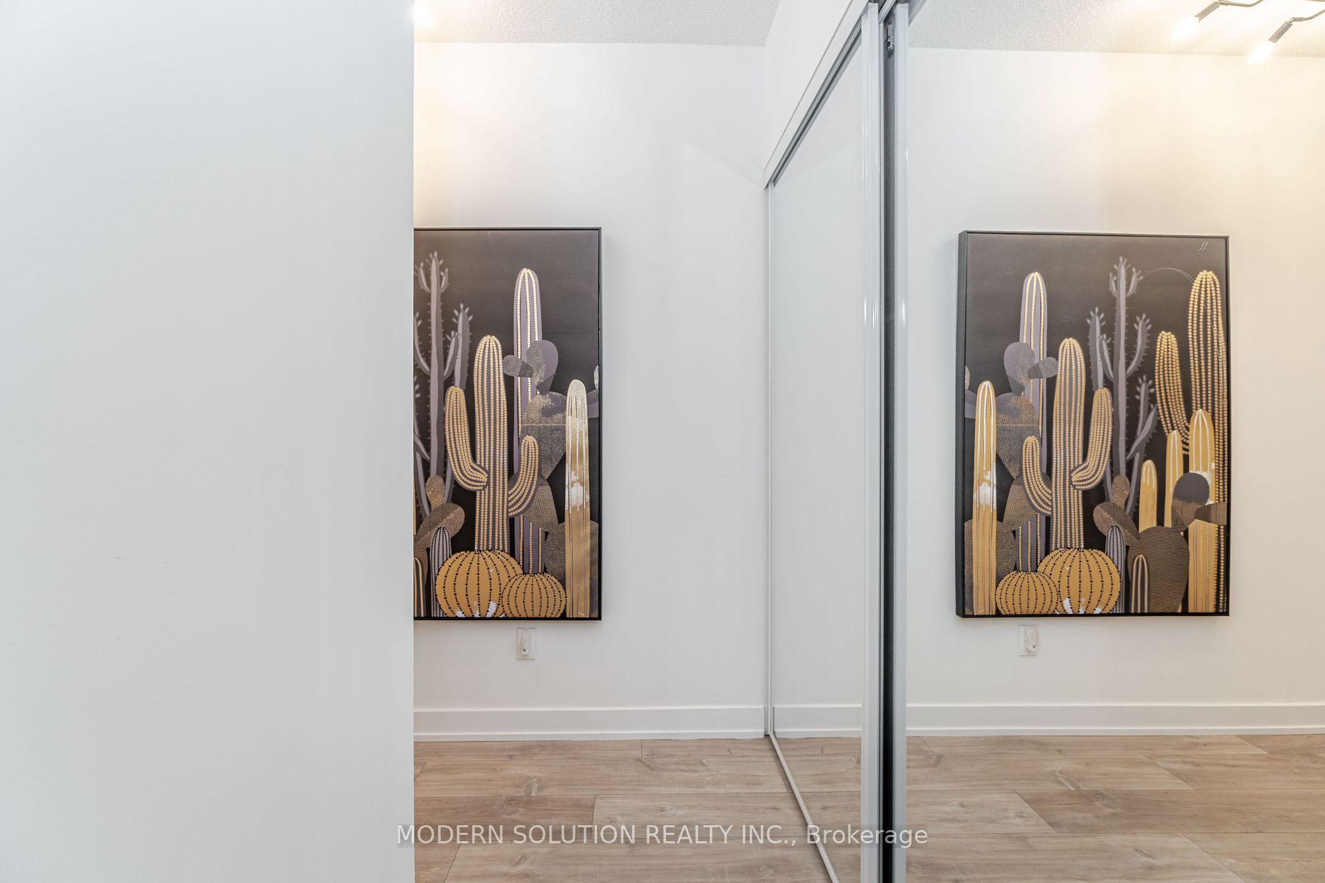 251 Manitoba St, #325