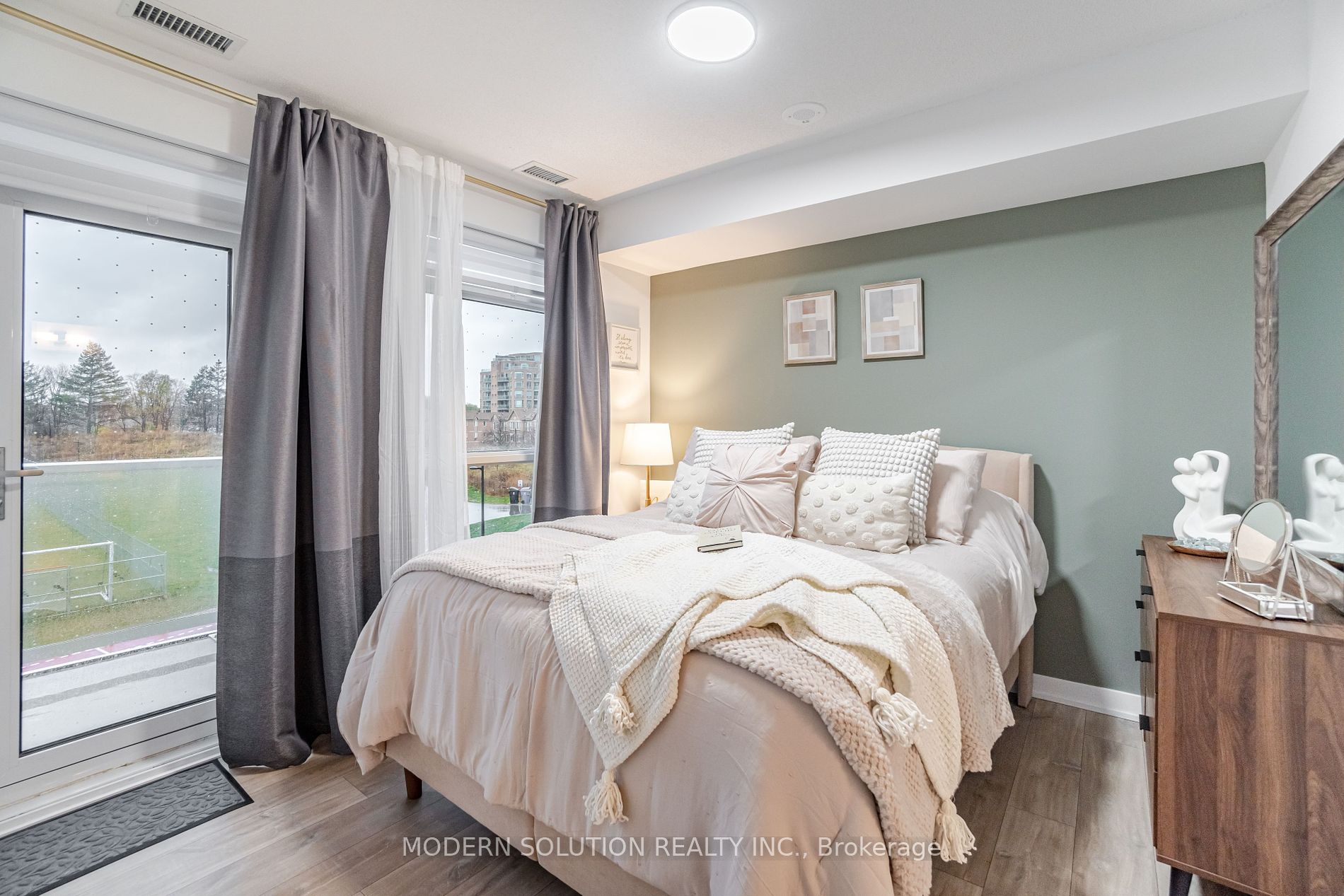251 Manitoba St, #325