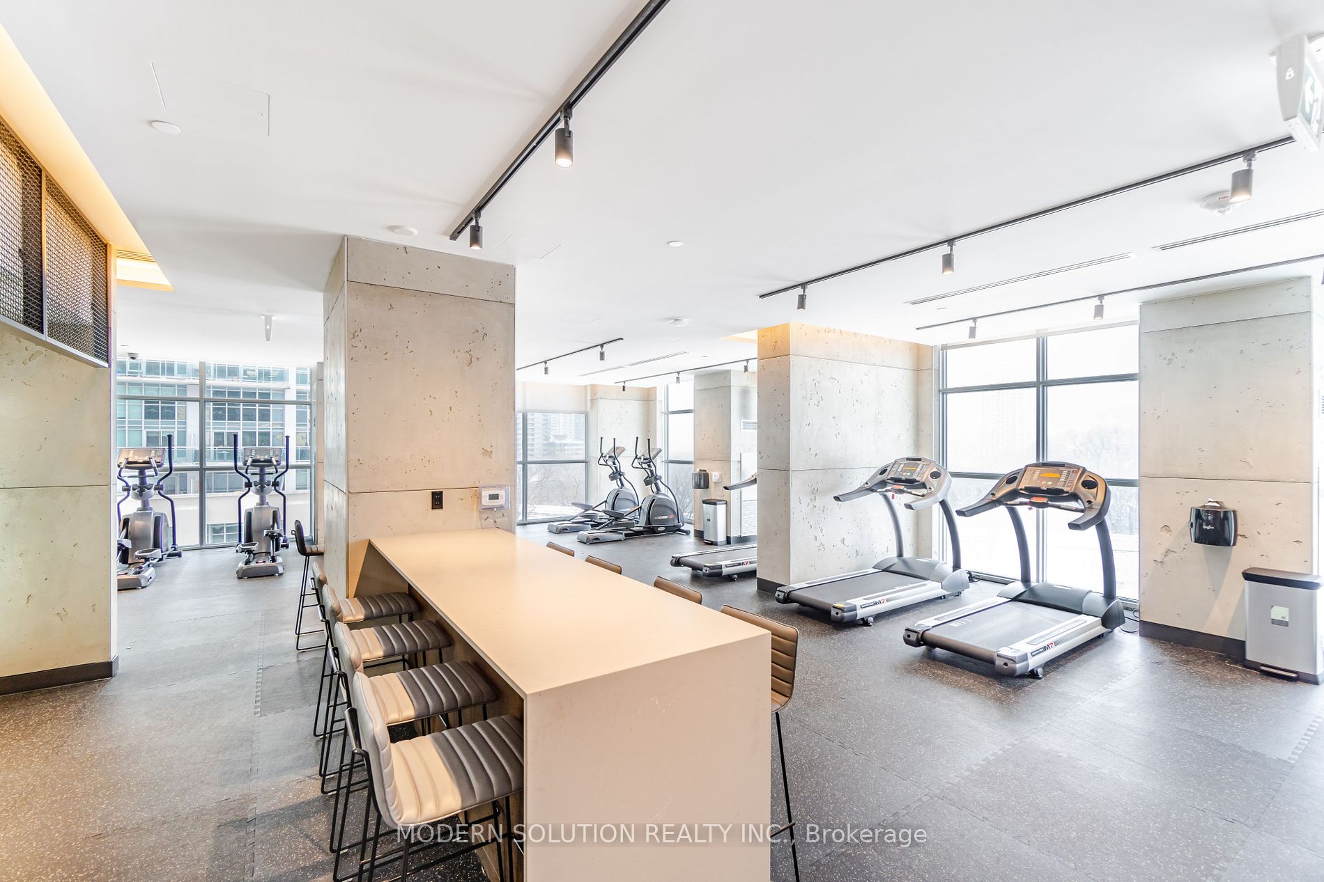 251 Manitoba St, #325