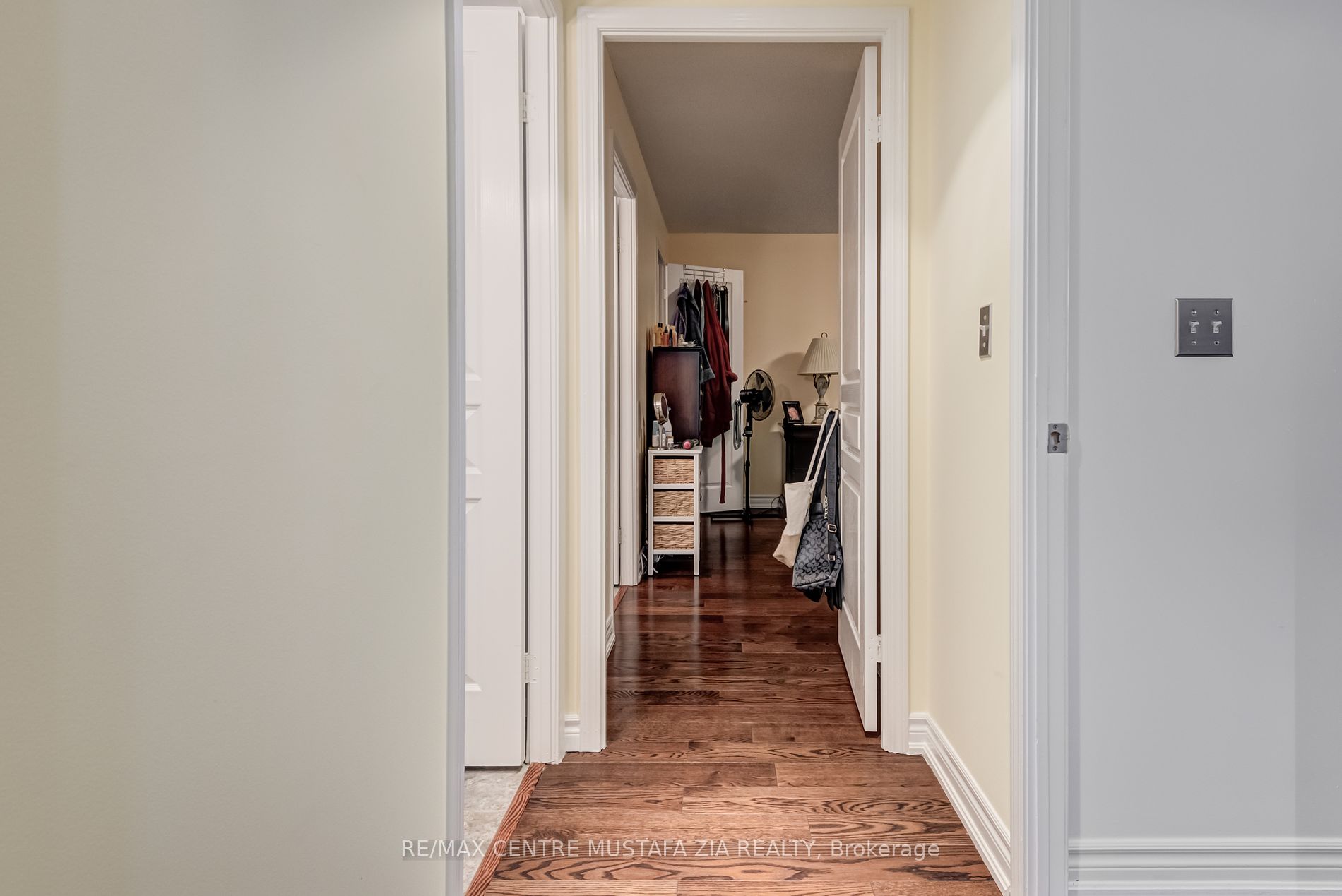 2585 Erin Centre Boulevard, #1005