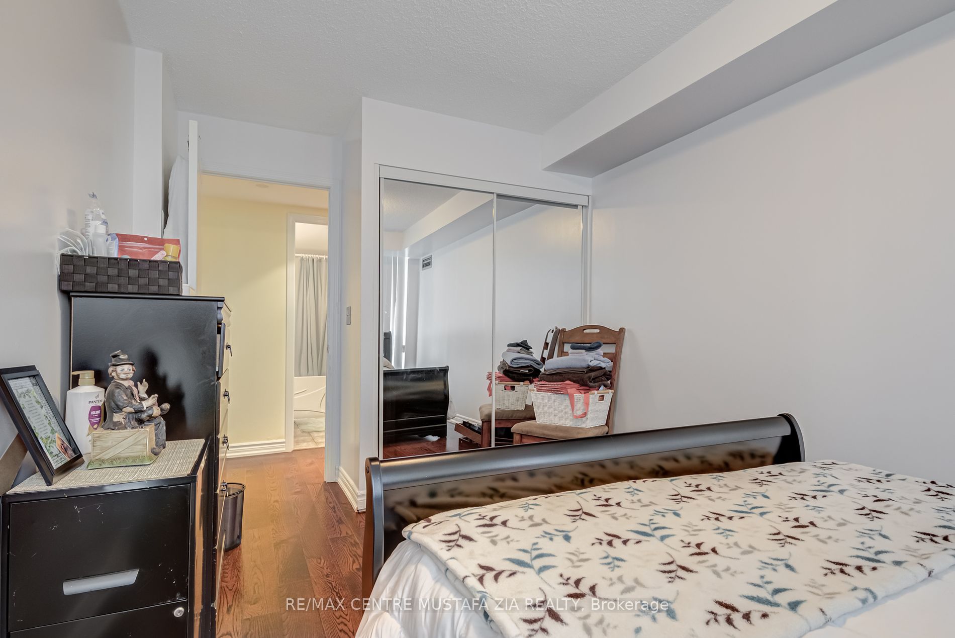 2585 Erin Centre Boulevard, #1005