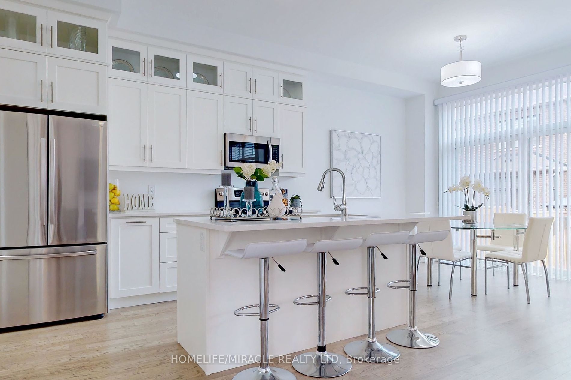 1412 Lakeport Cres