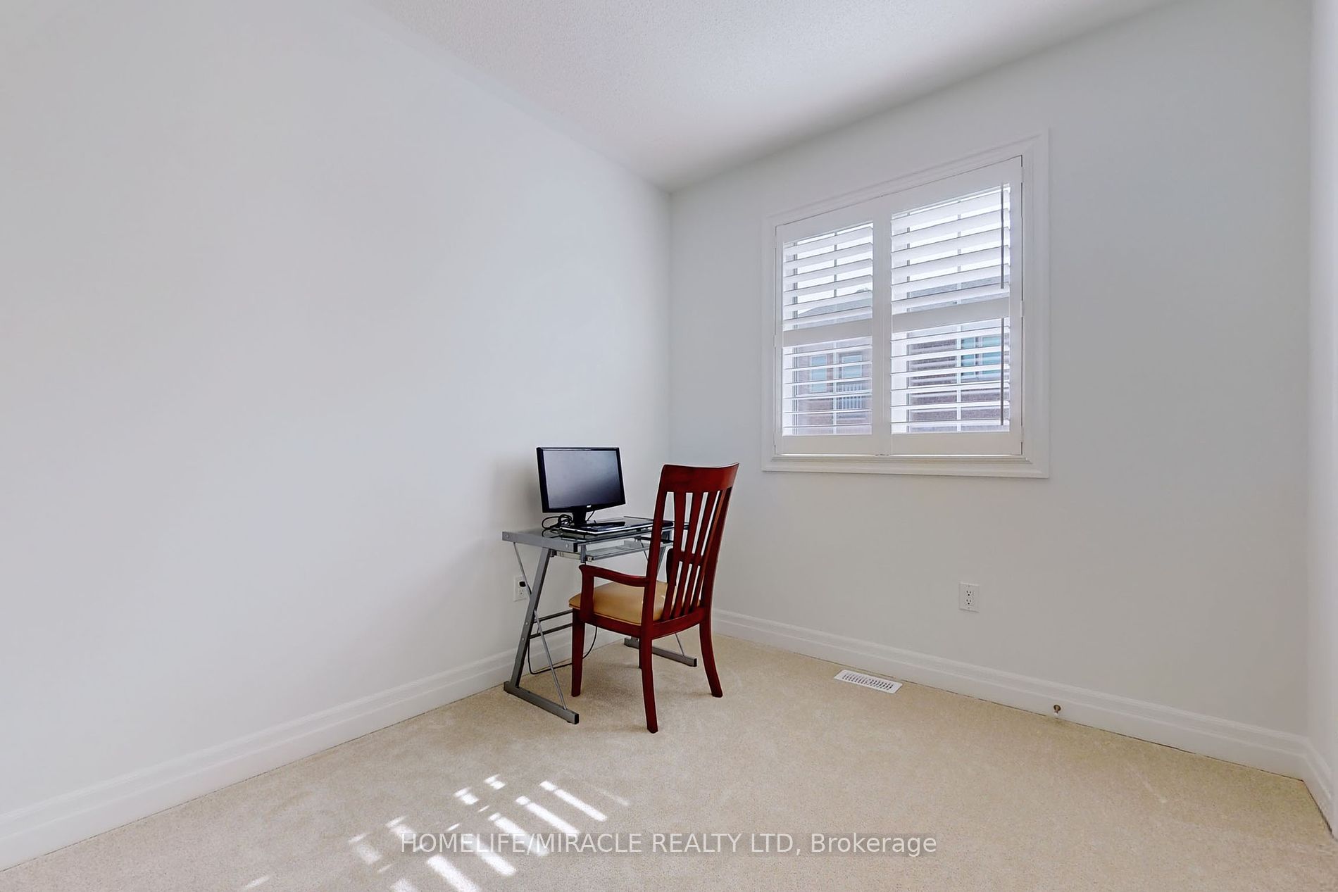 1412 Lakeport Cres