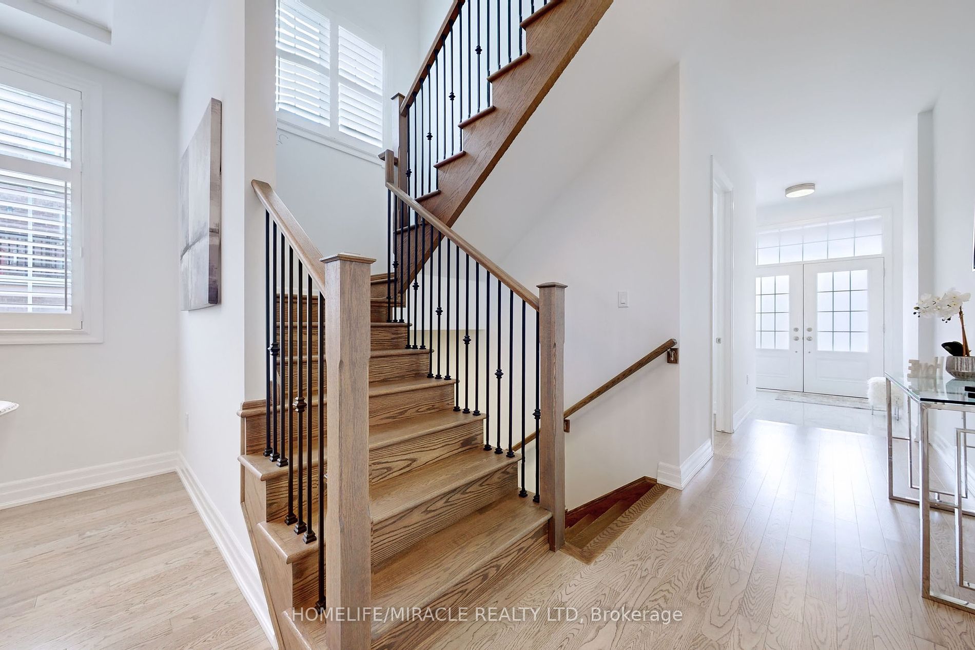 1412 Lakeport Cres