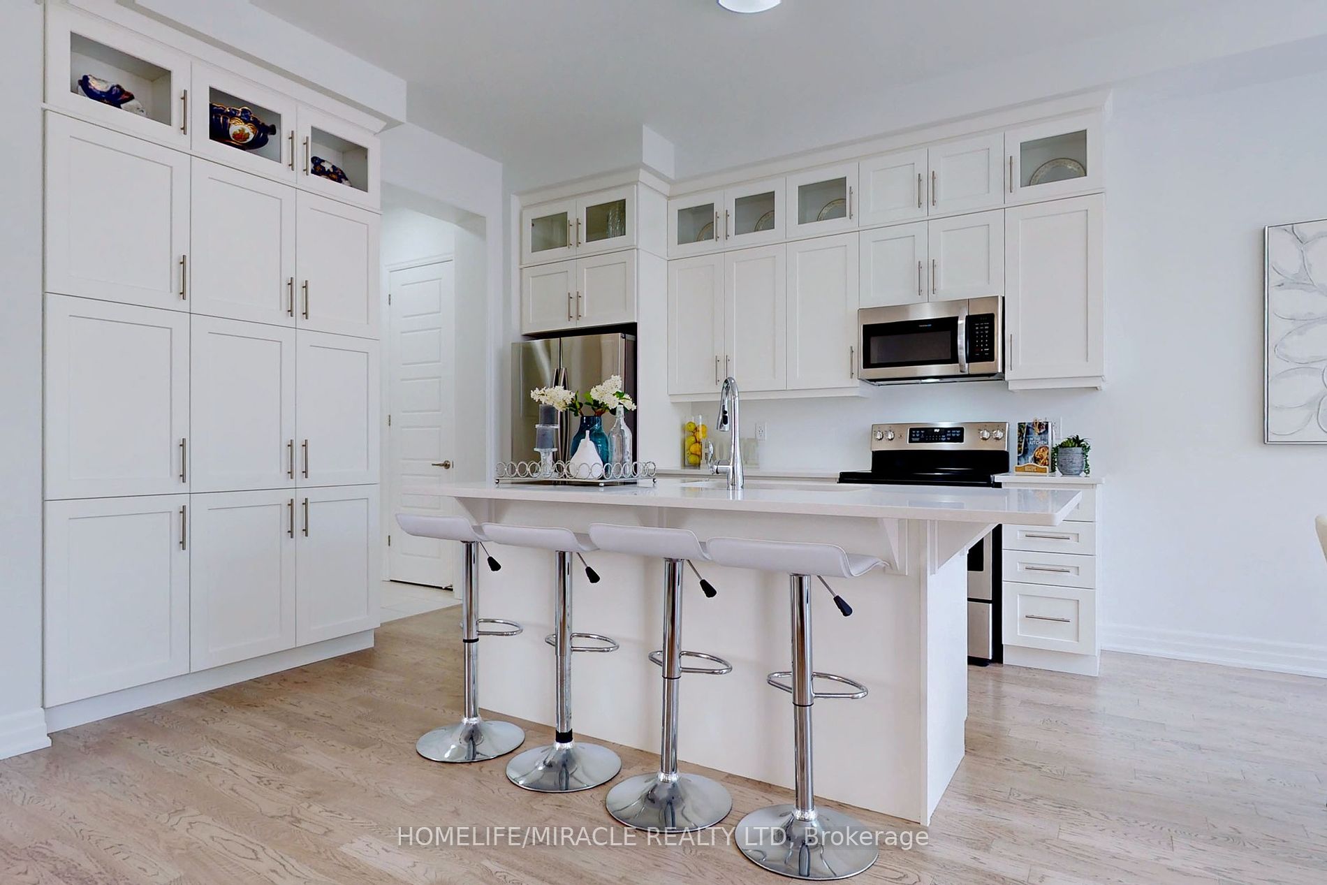 1412 Lakeport Cres