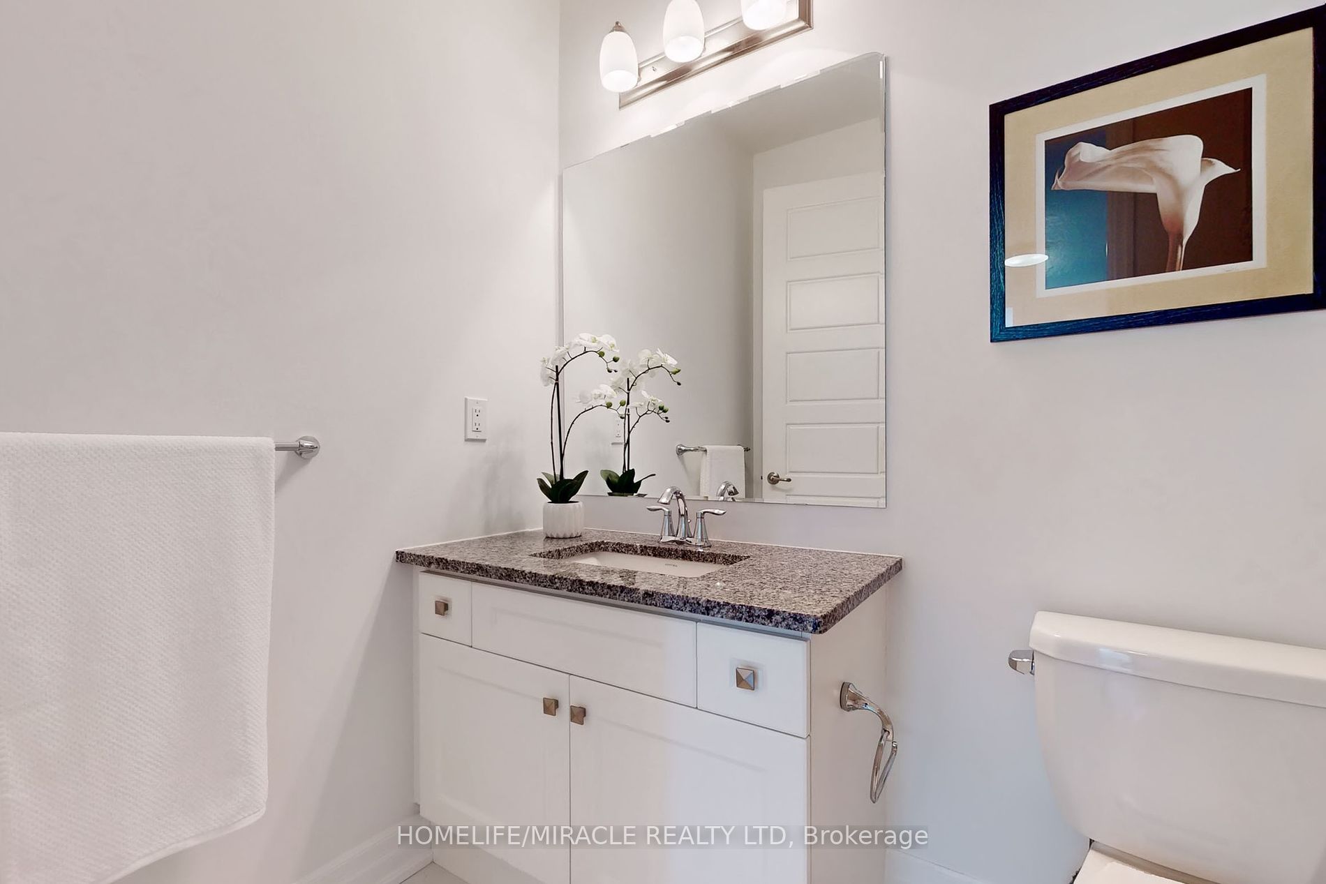 1412 Lakeport Cres