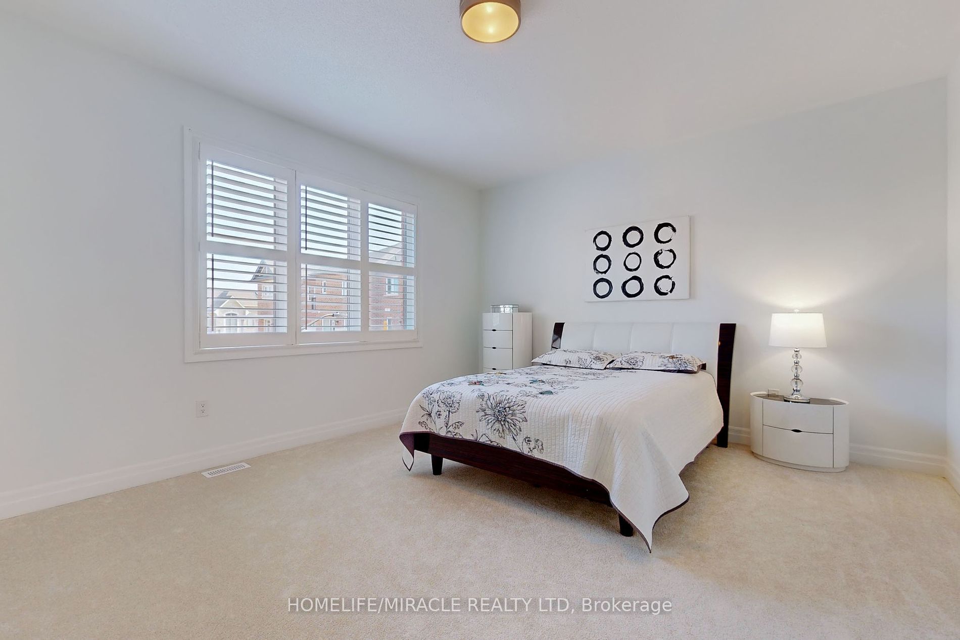 1412 Lakeport Cres