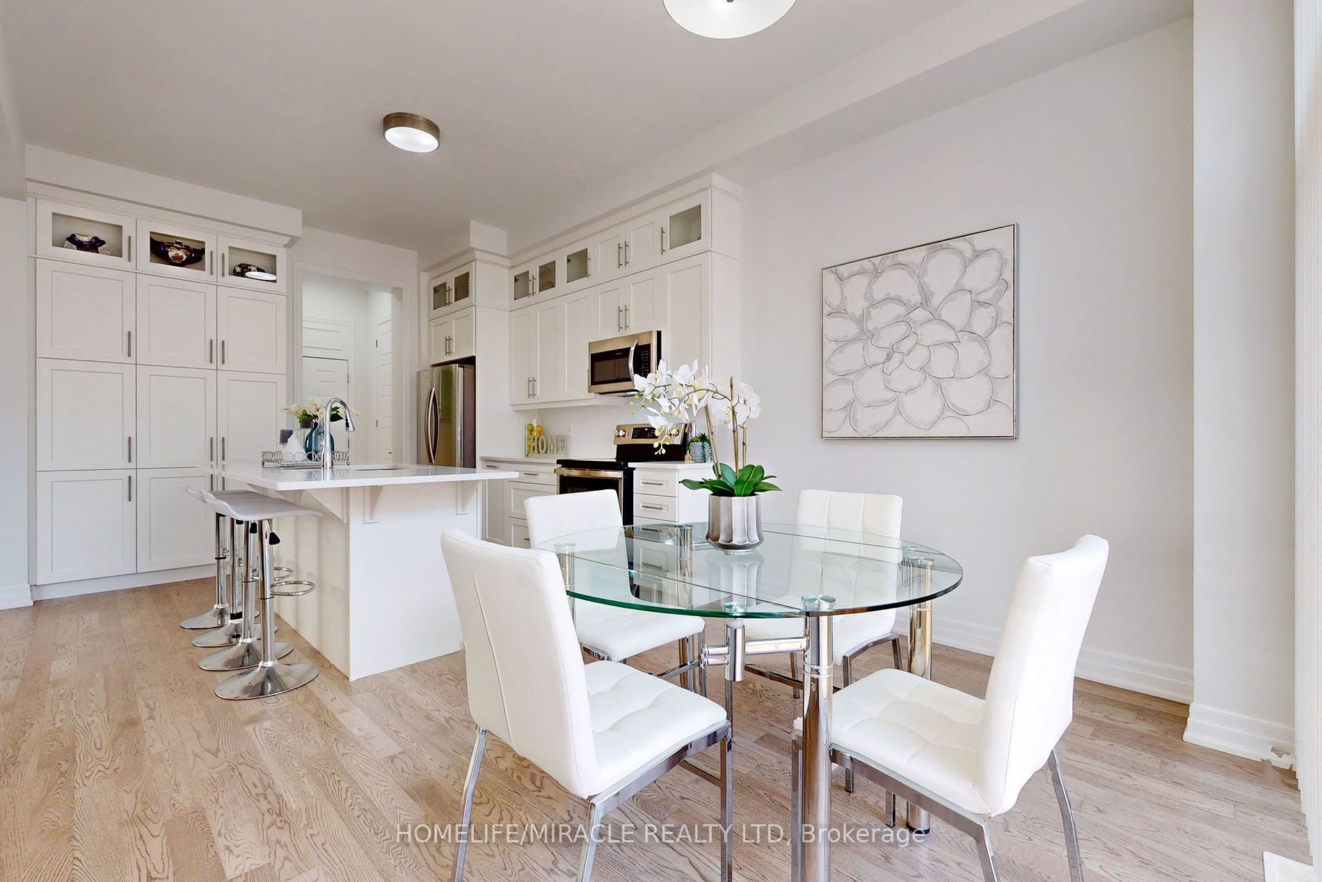 1412 Lakeport Cres