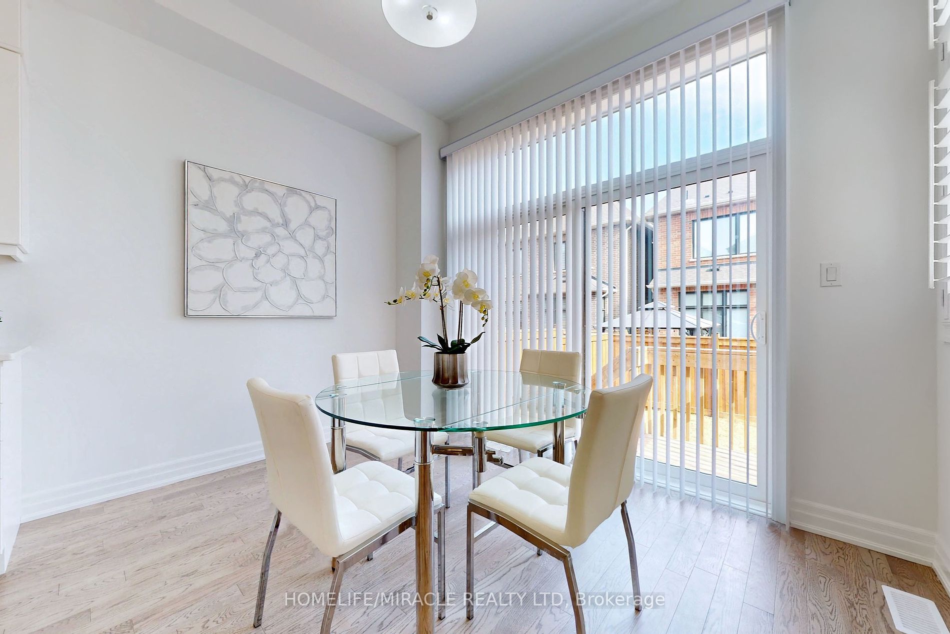 1412 Lakeport Cres