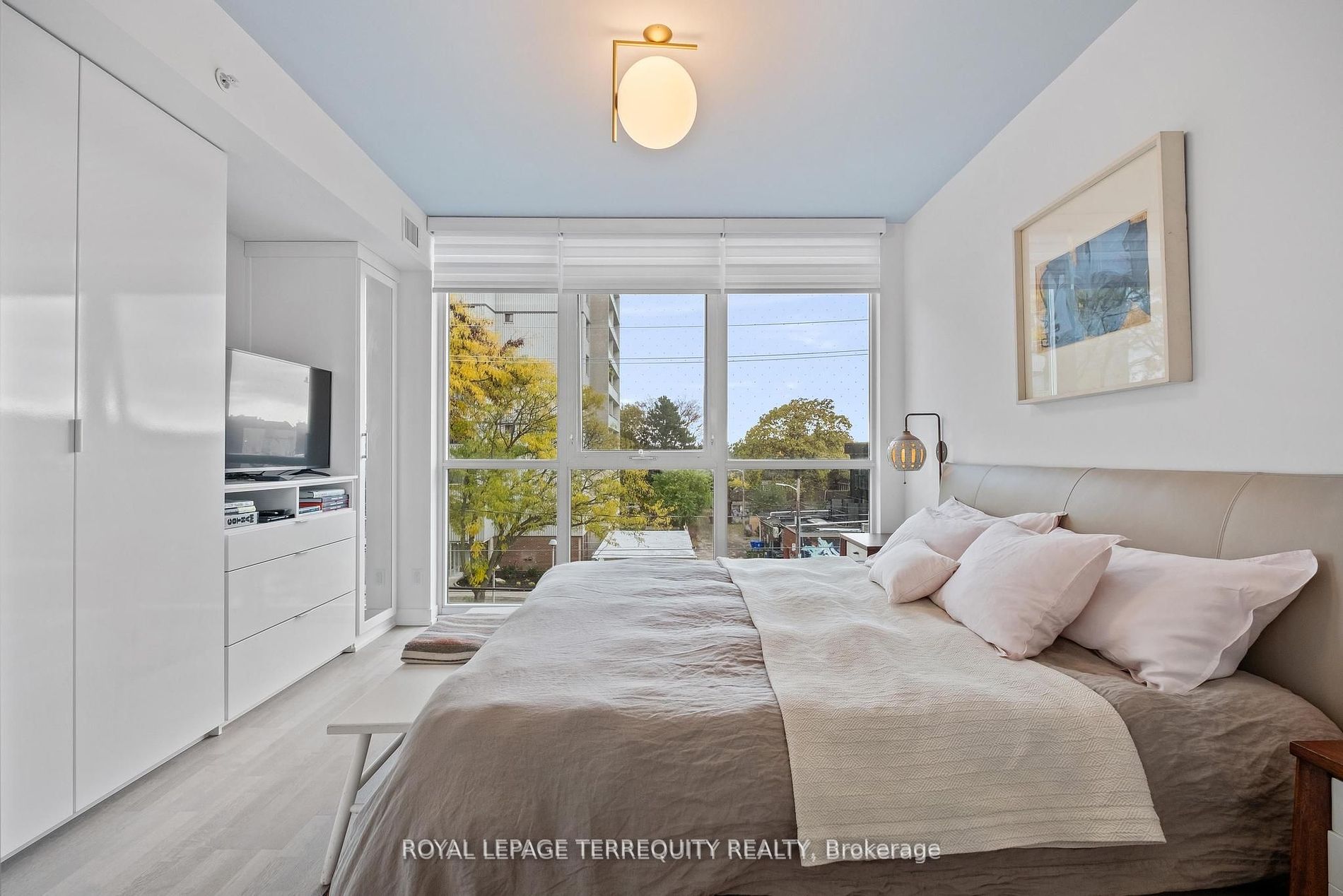 38 Howard Park Ave, #157