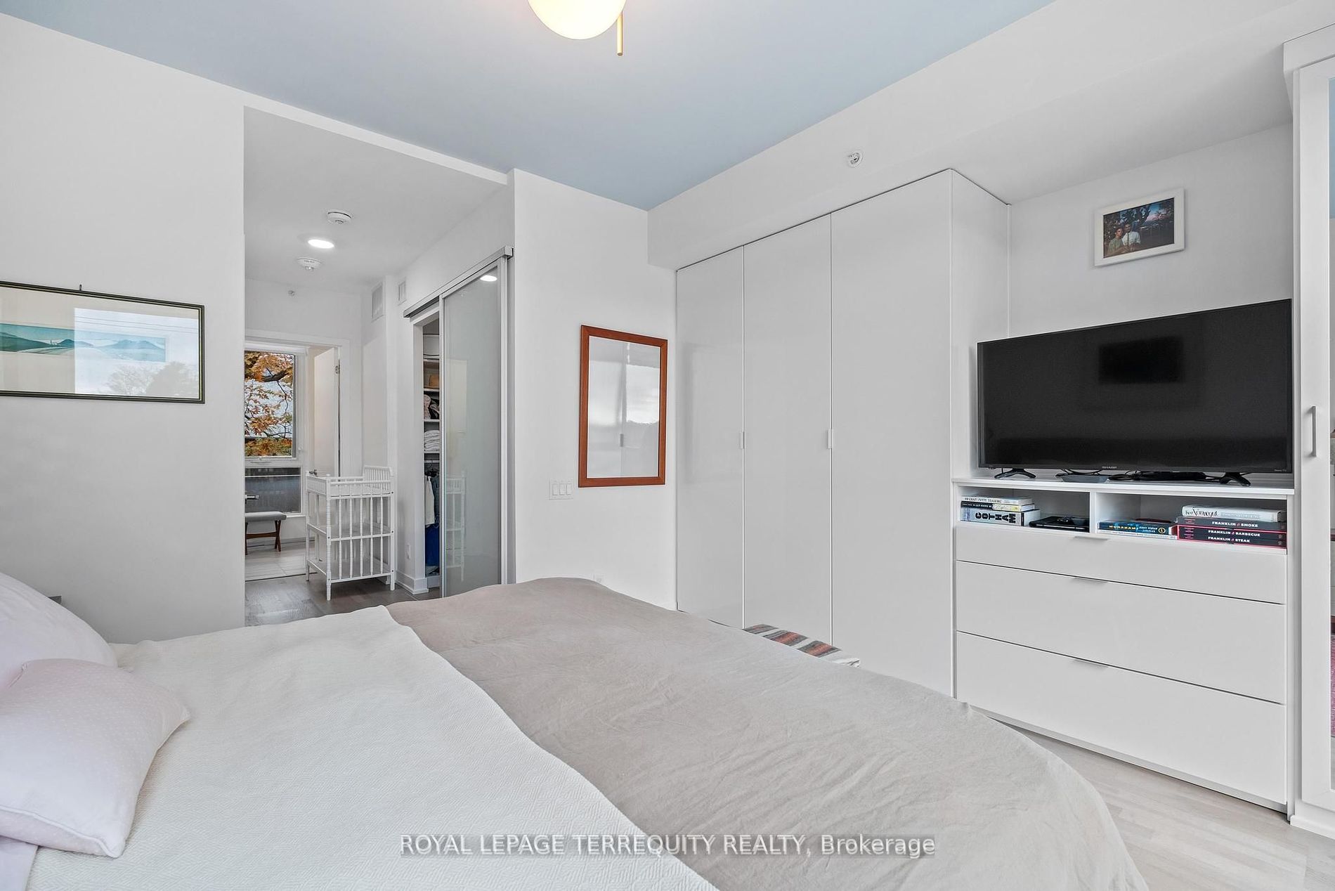 38 Howard Park Ave, #157