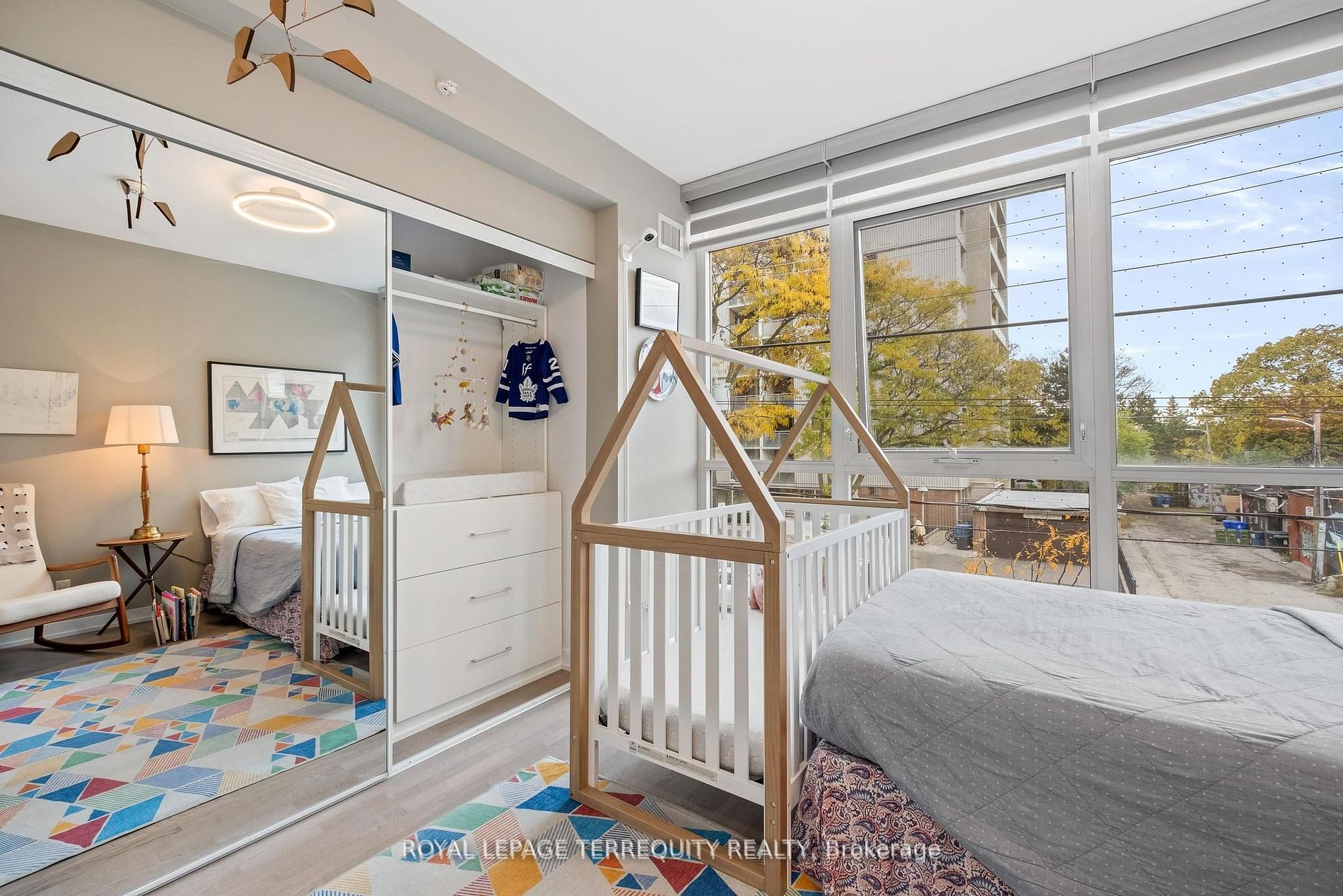 38 Howard Park Ave, #157