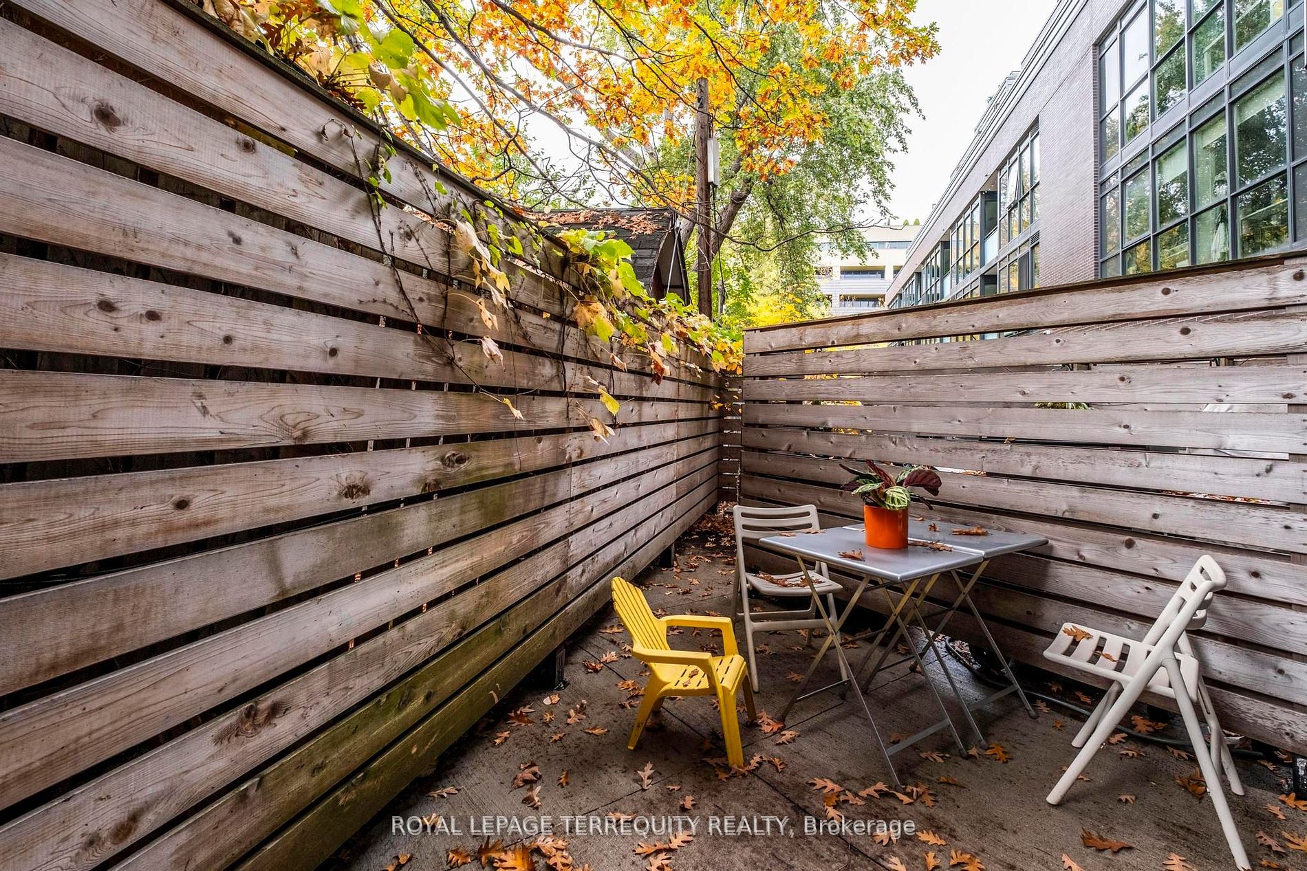 38 Howard Park Ave, #157