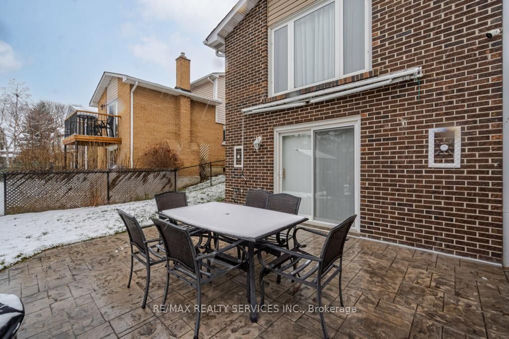 12 Sophia St