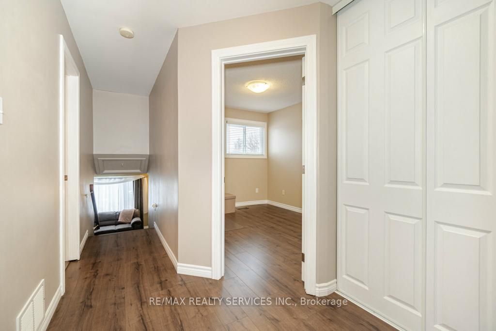 12 Sophia St