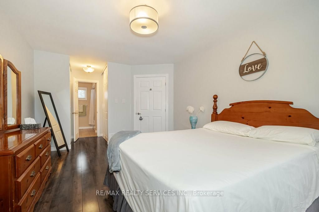 12 Sophia St