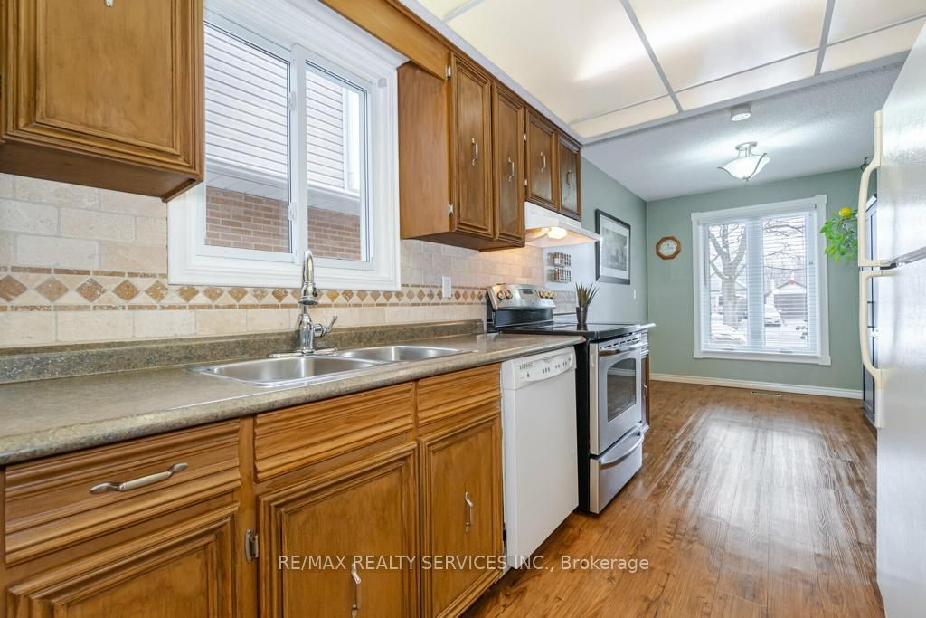 12 Sophia St