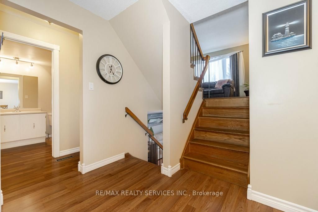 12 Sophia St