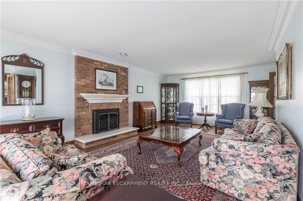 1296 Cumnock Crescent
