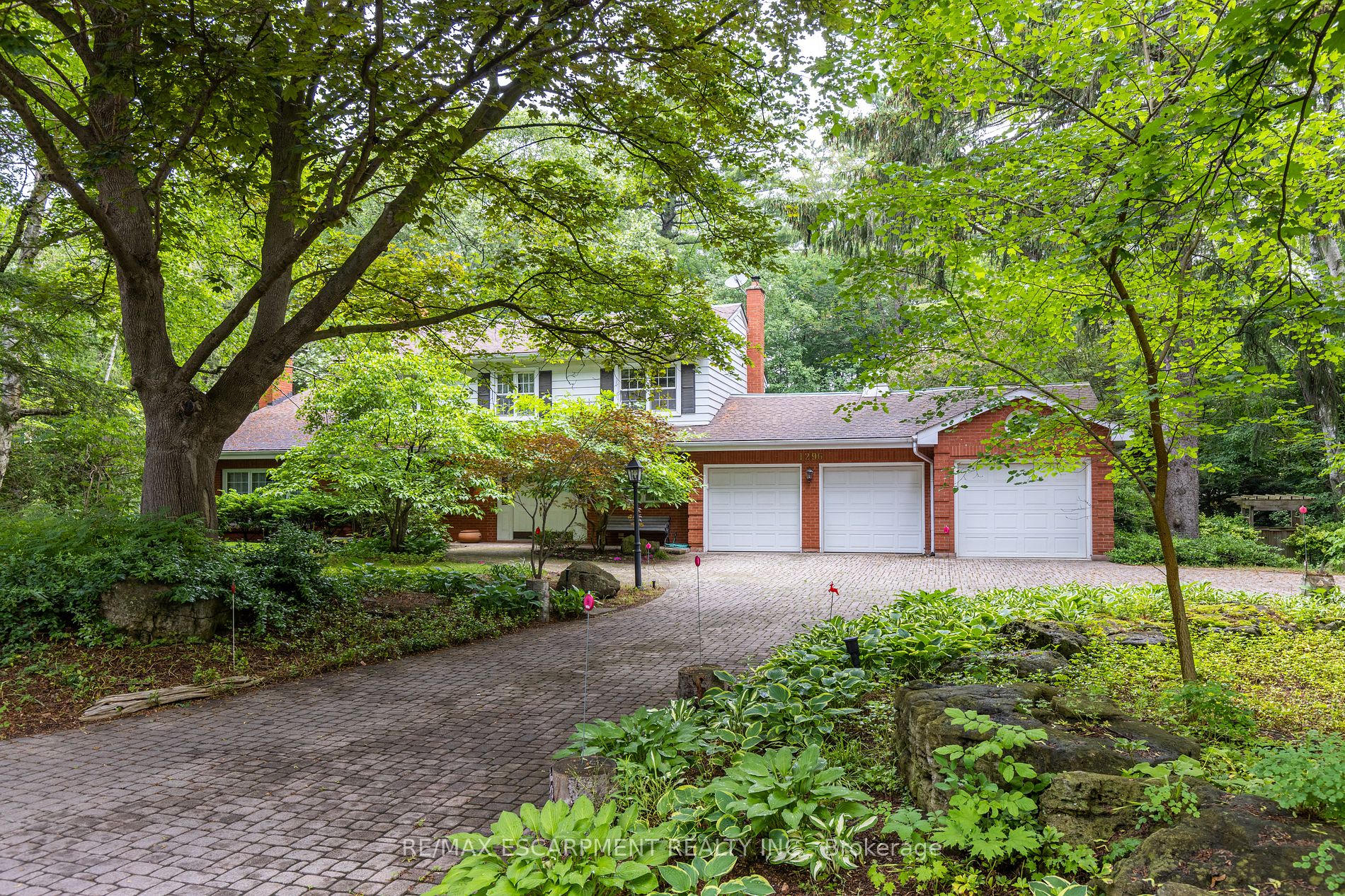 1296 Cumnock Crescent
