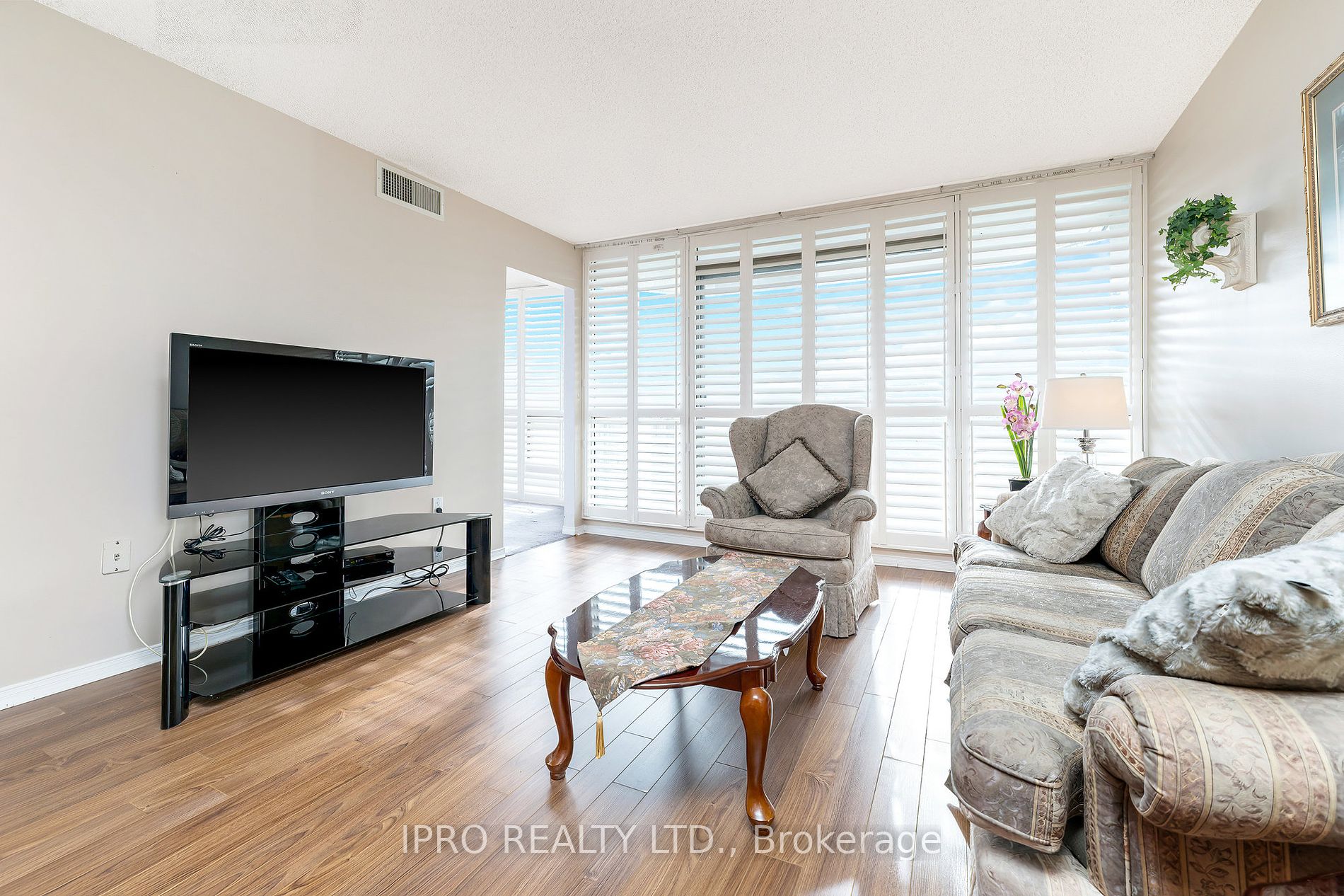 20 McFarlane Drive, #910