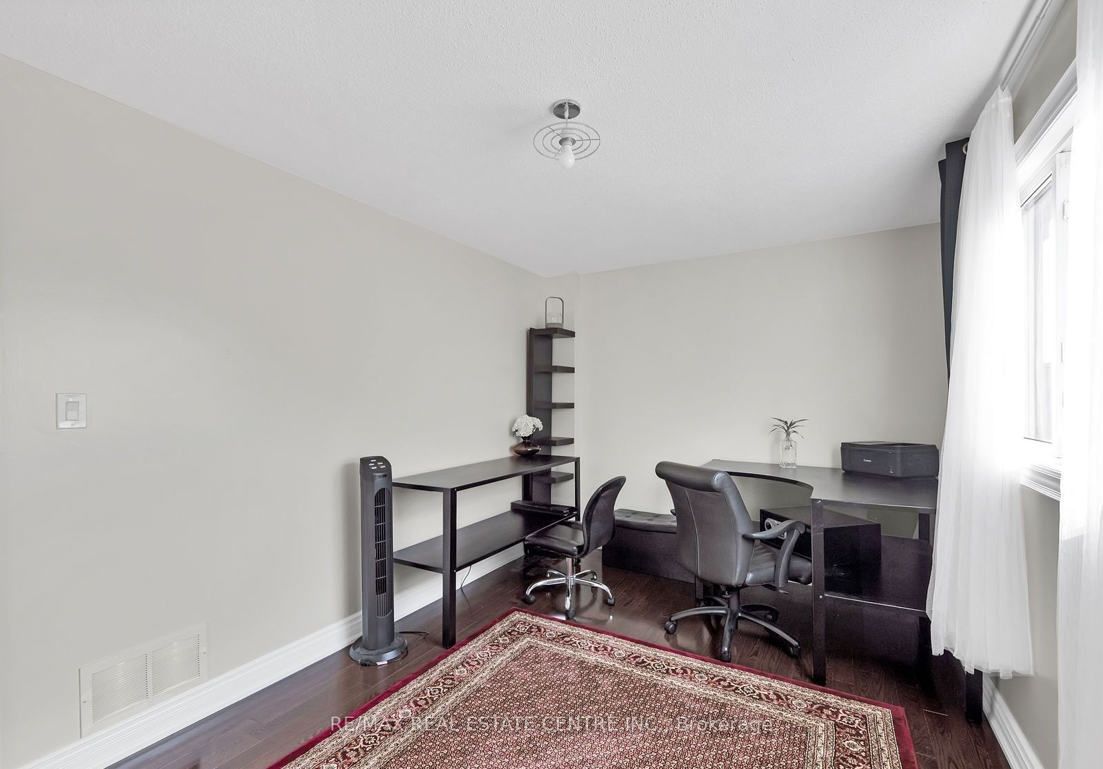 11 Hinchley Wood Grve