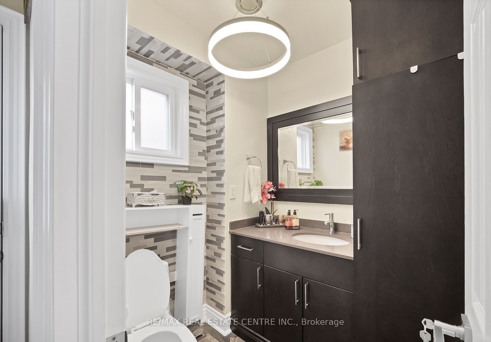 11 Hinchley Wood Grve