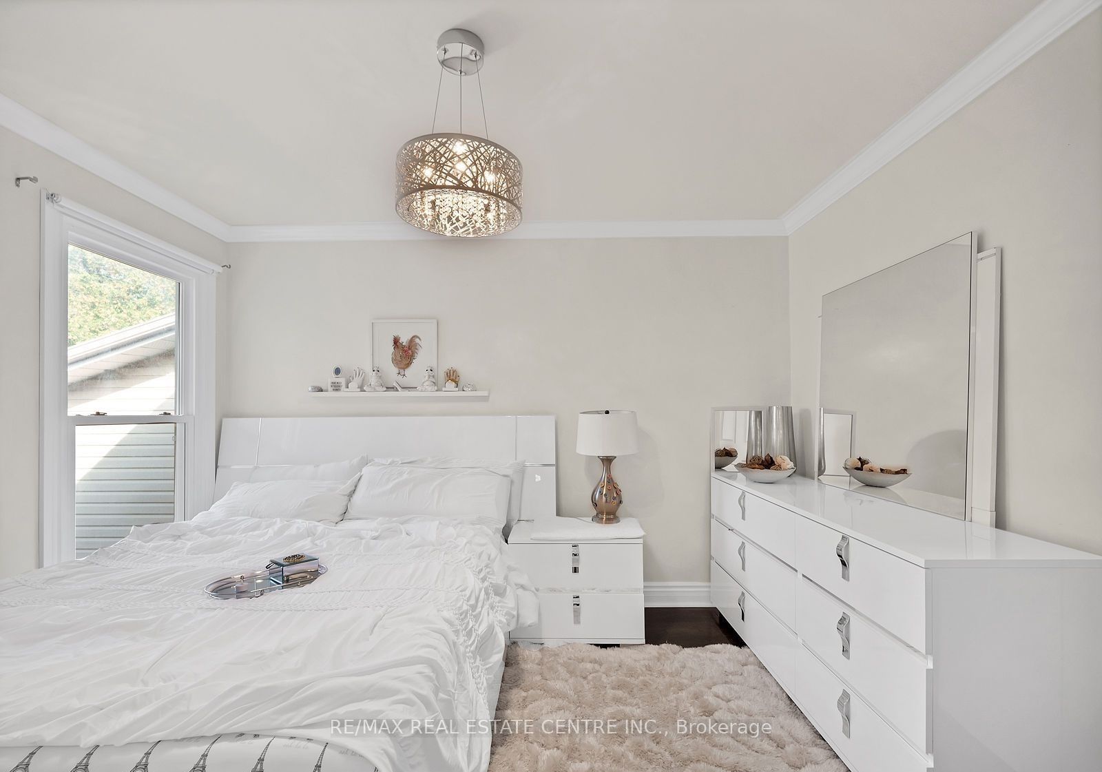 11 Hinchley Wood Grve