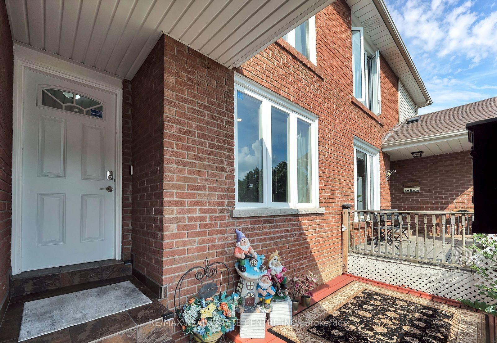 11 Hinchley Wood Grve