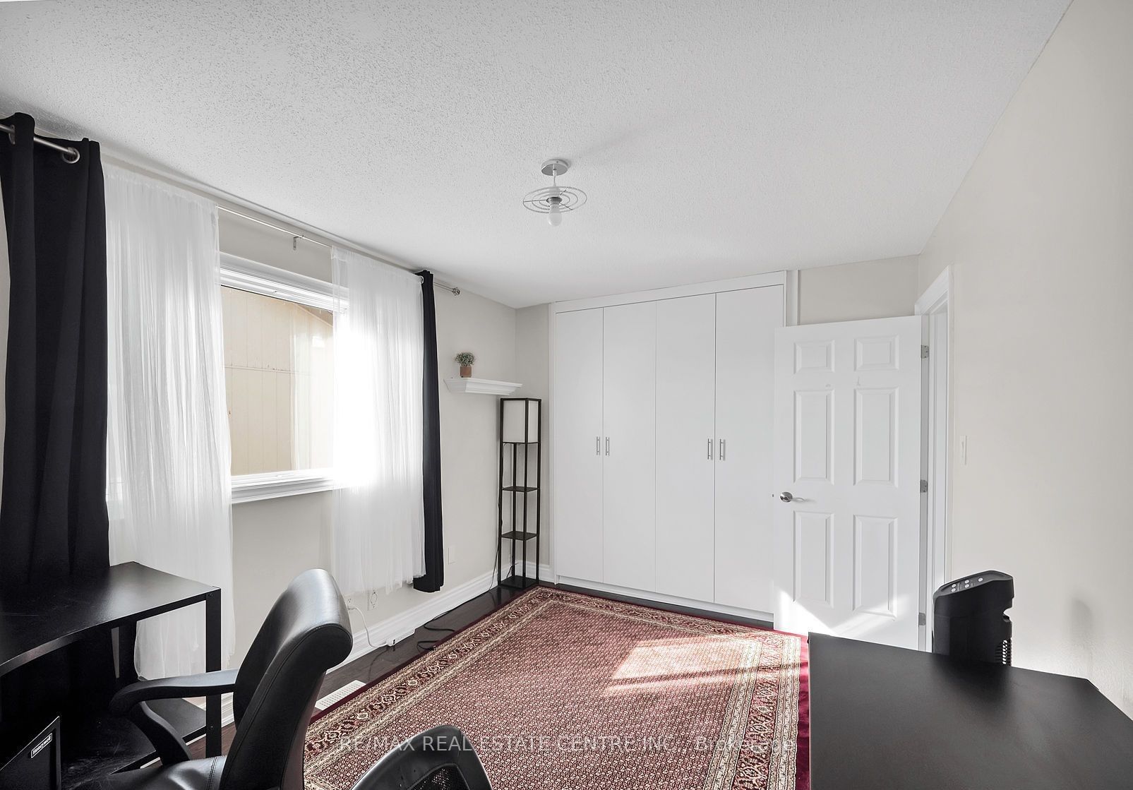 11 Hinchley Wood Grve