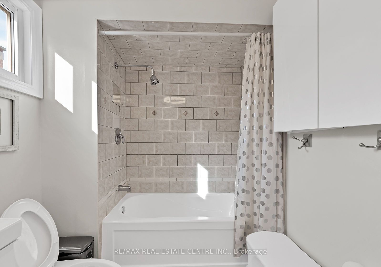 11 Hinchley Wood Grve