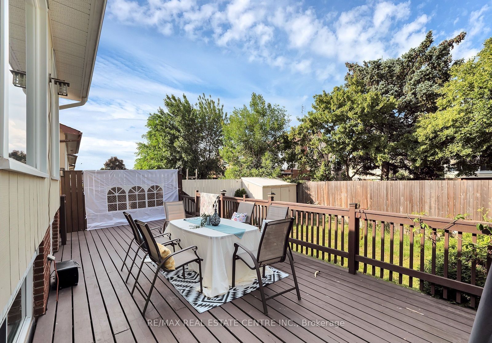 11 Hinchley Wood Grve