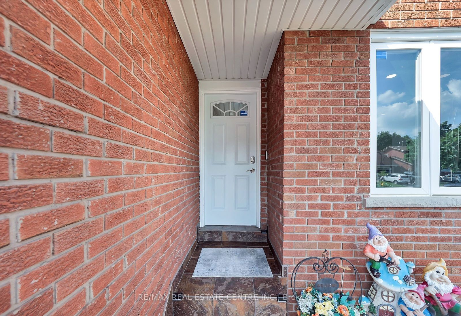 11 Hinchley Wood Grve